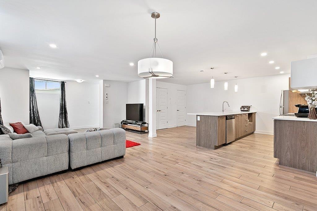 









329


Rue James

,
Shawville,




QC
J0X2Y0

