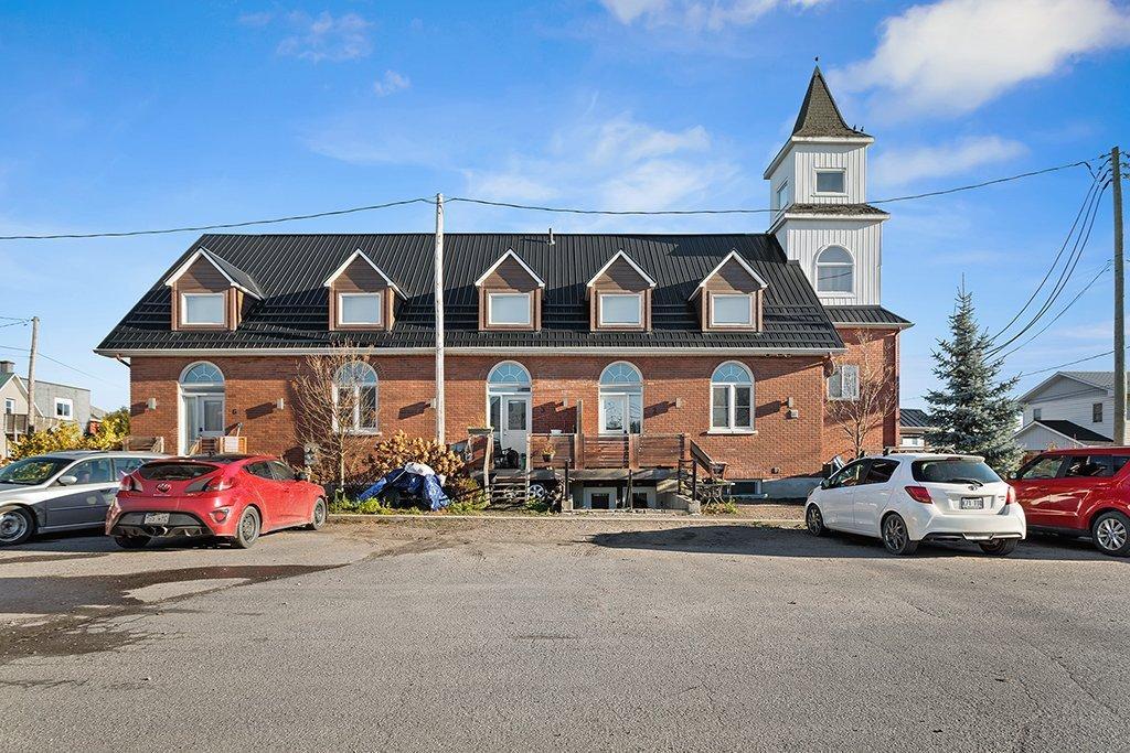 









329


Rue James

,
Shawville,




QC
J0X2Y0

