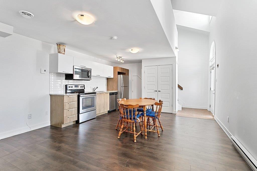 









329


Rue James

,
Shawville,




QC
J0X2Y0

