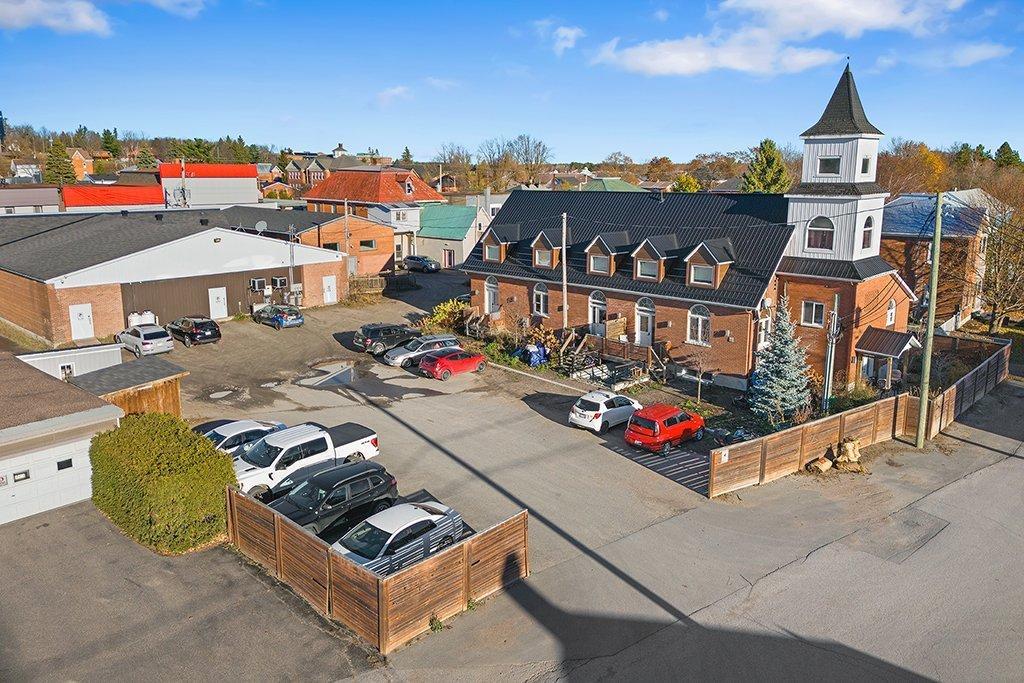 









329


Rue James

,
Shawville,




QC
J0X2Y0

