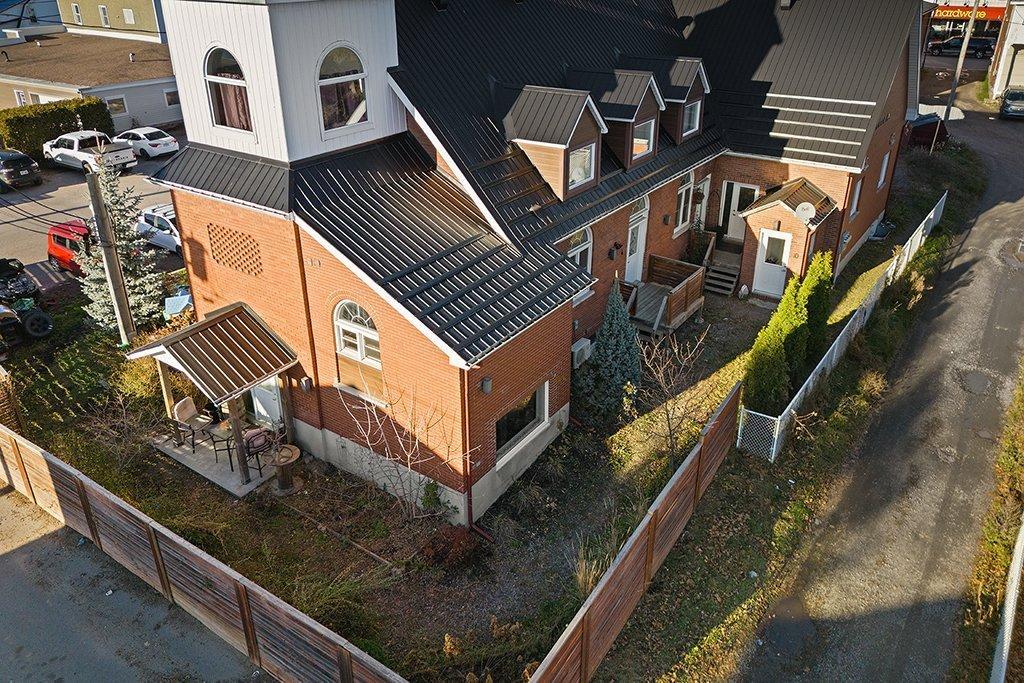 









329


Rue James

,
Shawville,




QC
J0X2Y0

