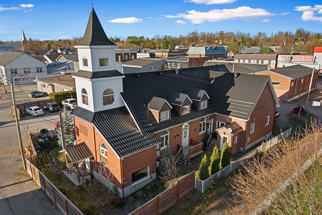 









329


Rue James

,
Shawville,




QC
J0X2Y0

