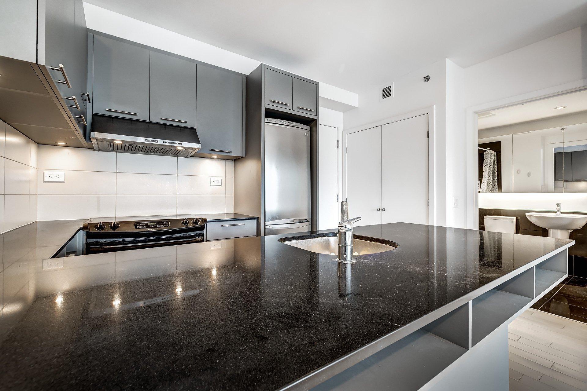 









1414


Rue Chomedey

, 1950,
Montréal (Ville-Marie),




QC
H3H0A2

