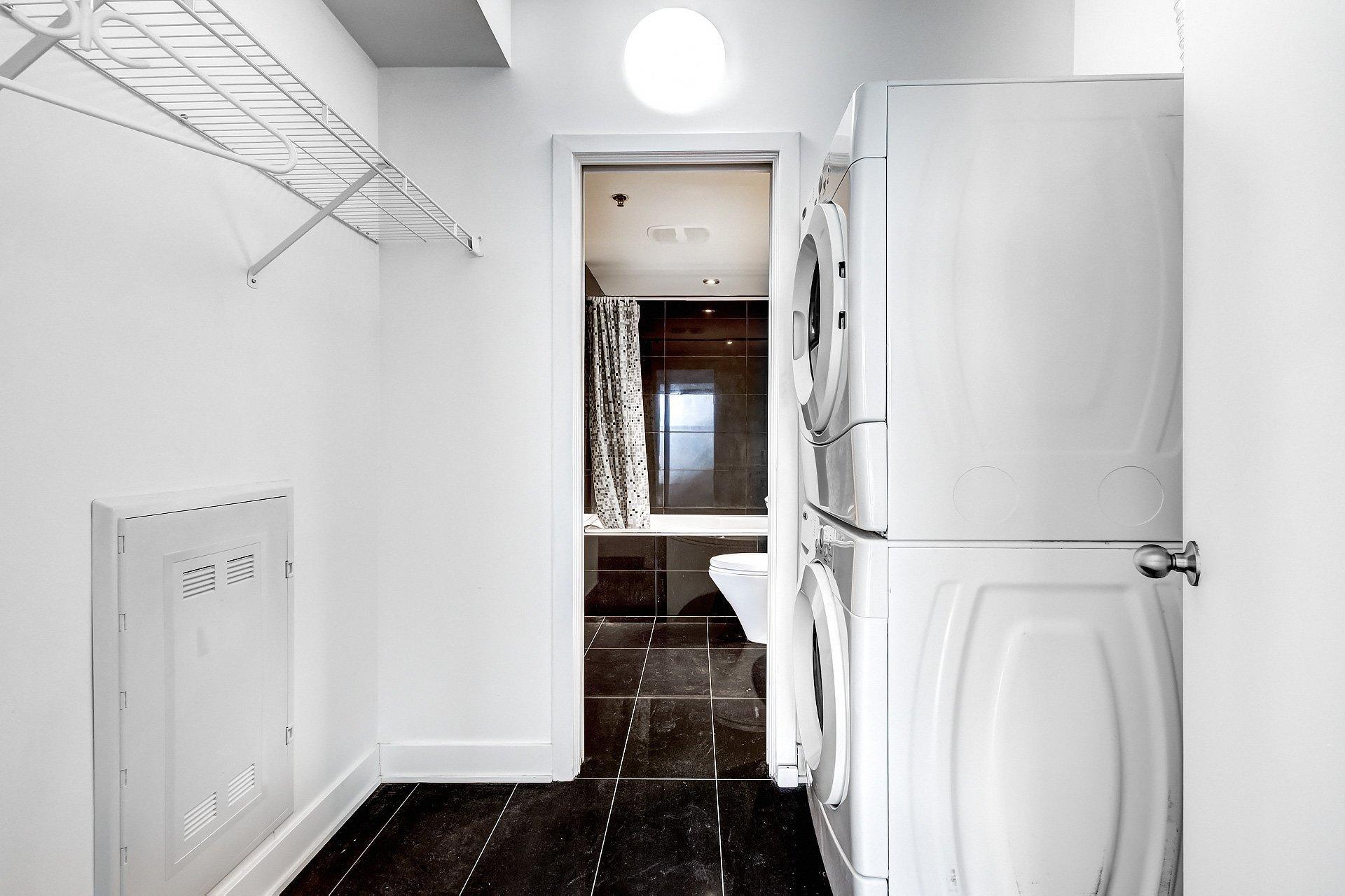 









1414


Rue Chomedey

, 1950,
Montréal (Ville-Marie),




QC
H3H0A2

