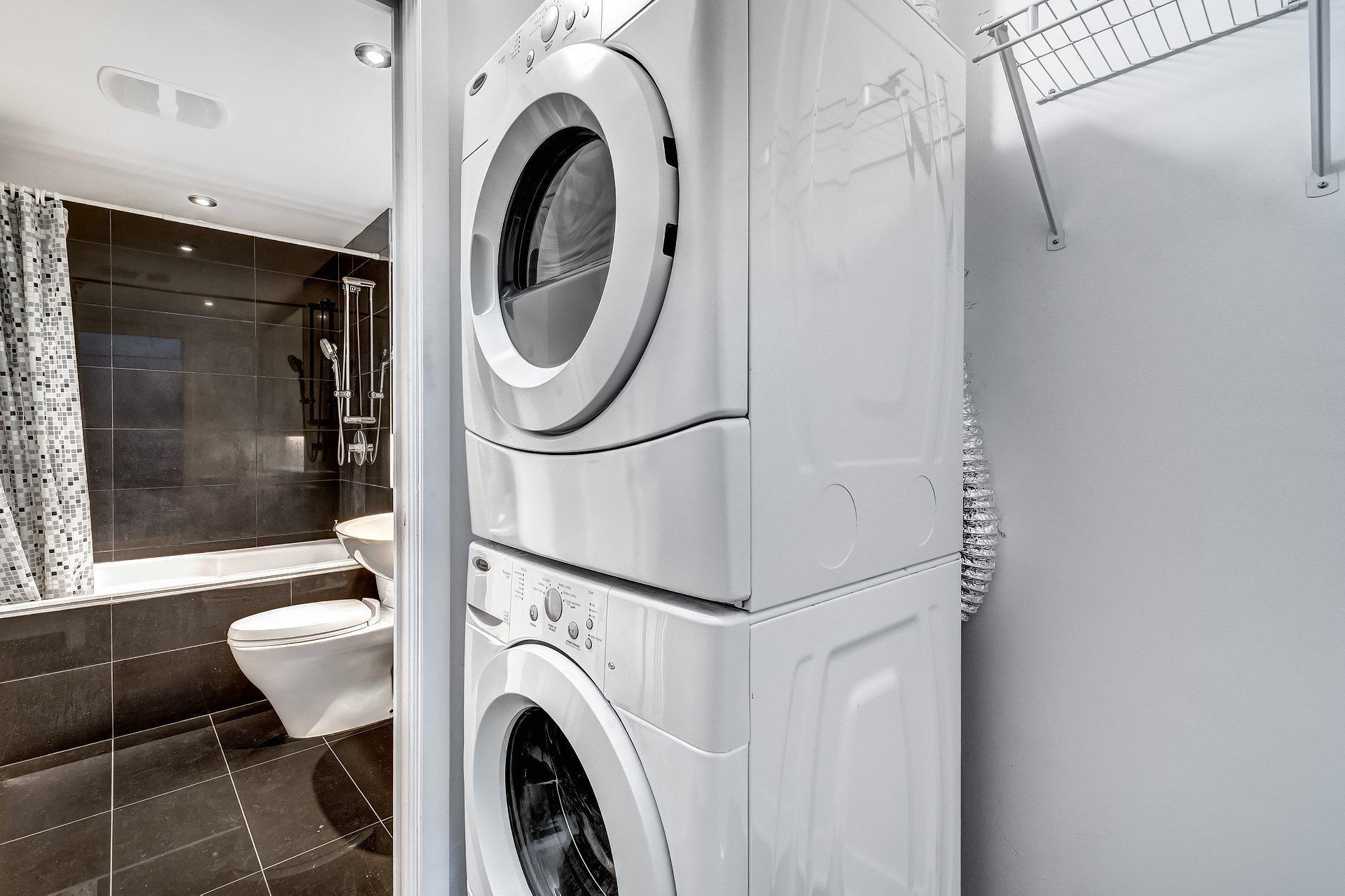 









1414


Rue Chomedey

, 1950,
Montréal (Ville-Marie),




QC
H3H0A2

