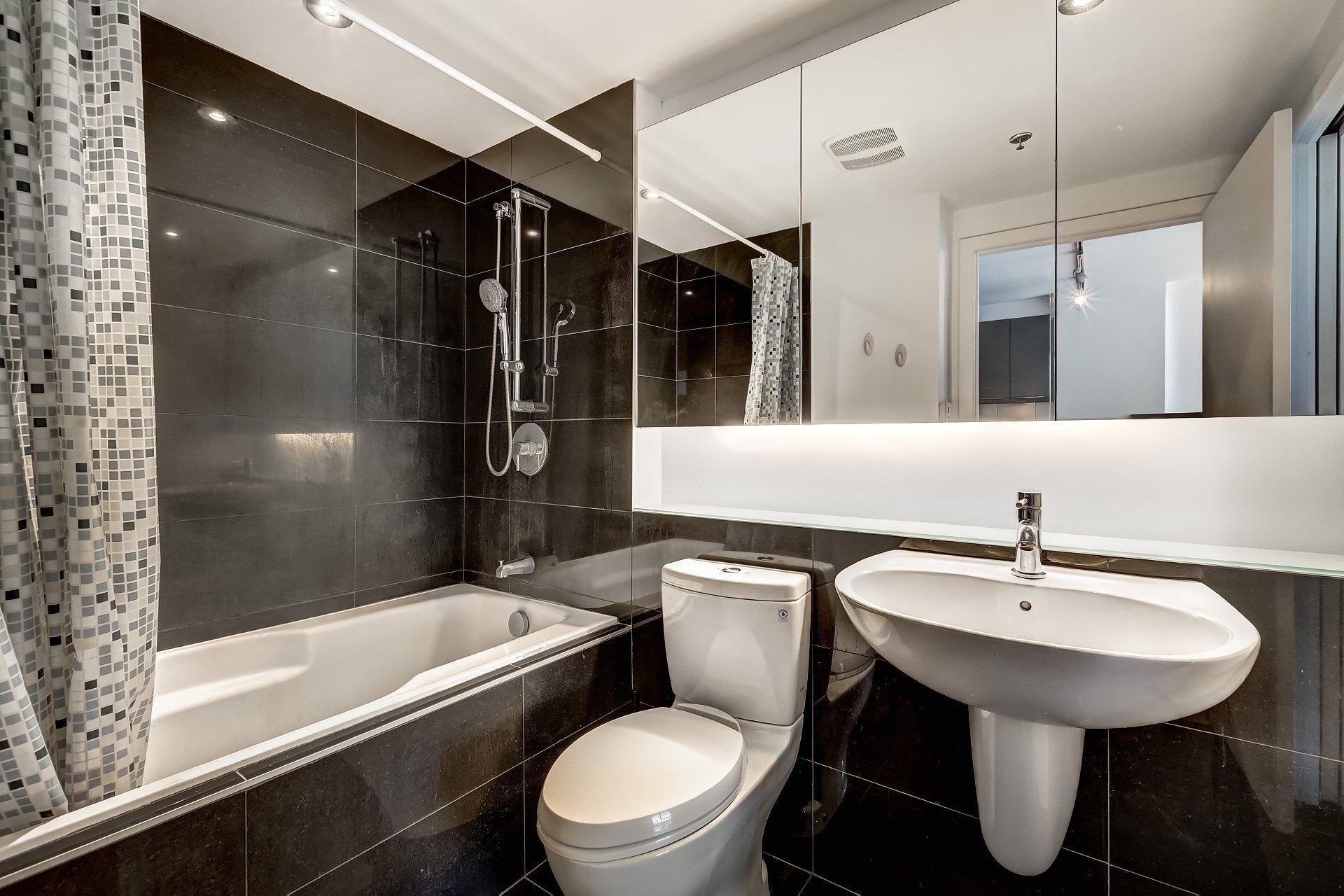 









1414


Rue Chomedey

, 1950,
Montréal (Ville-Marie),




QC
H3H0A2

