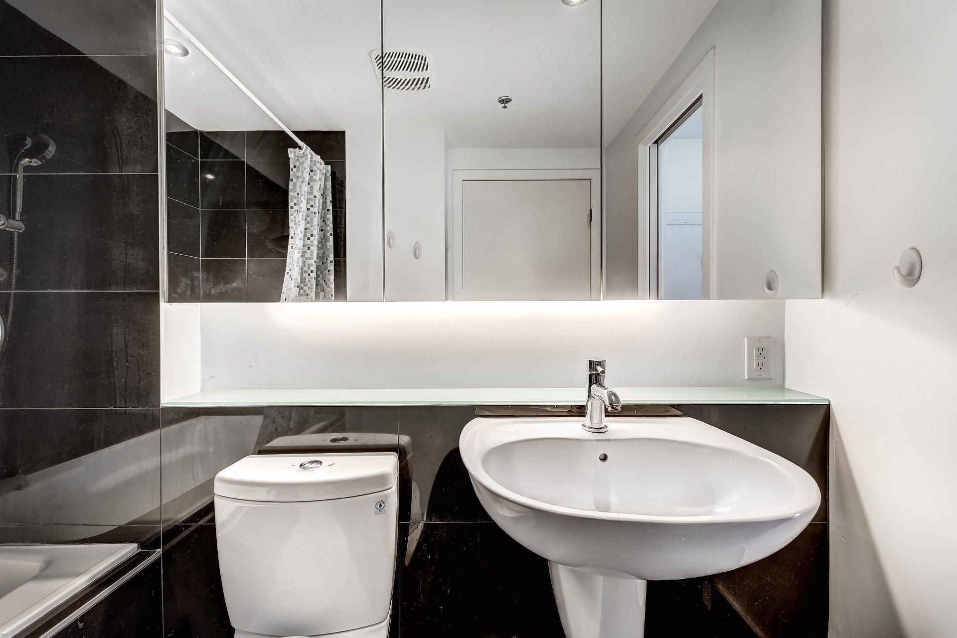 









1414


Rue Chomedey

, 1950,
Montréal (Ville-Marie),




QC
H3H0A2

