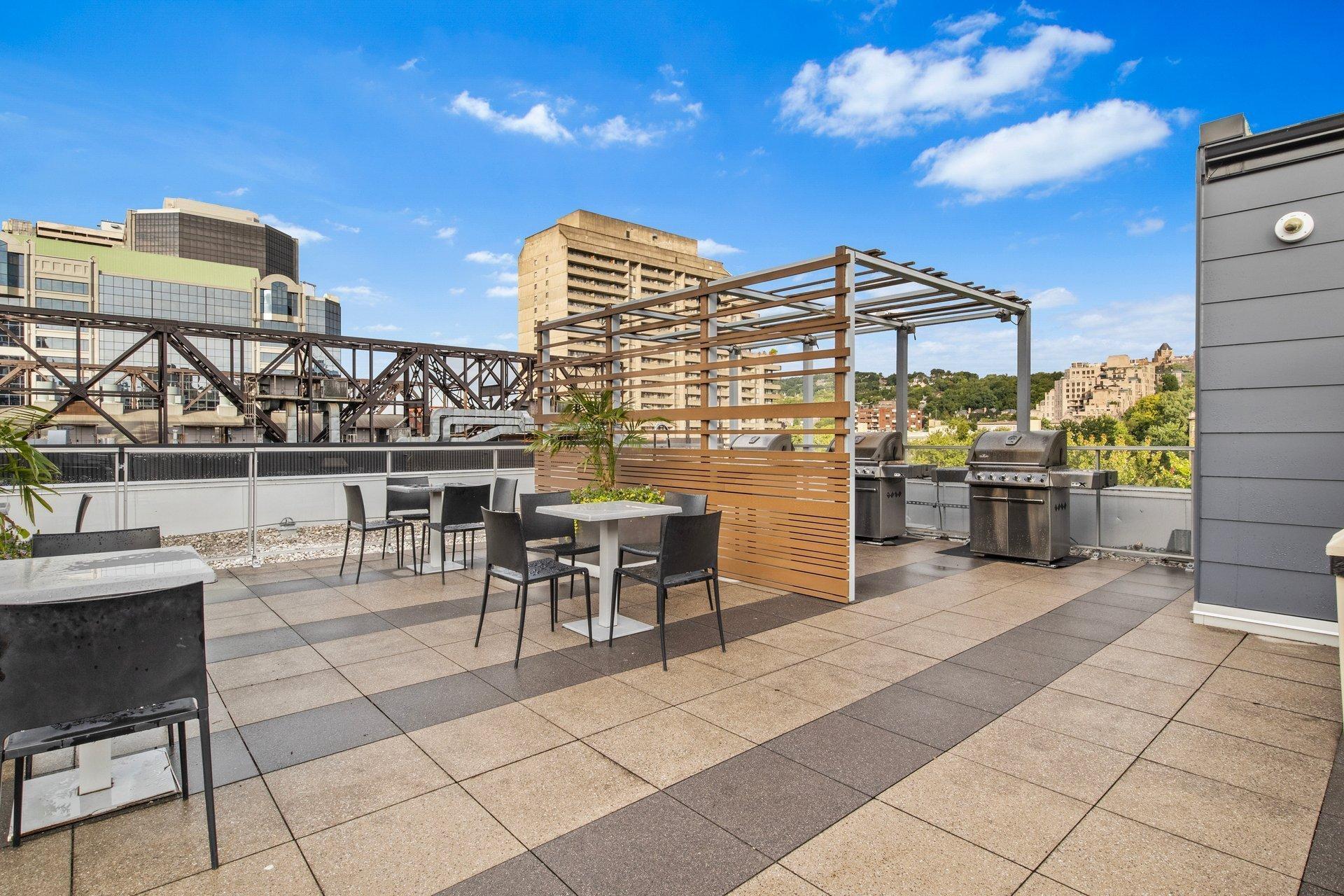 









1414


Rue Chomedey

, 1950,
Montréal (Ville-Marie),




QC
H3H0A2

