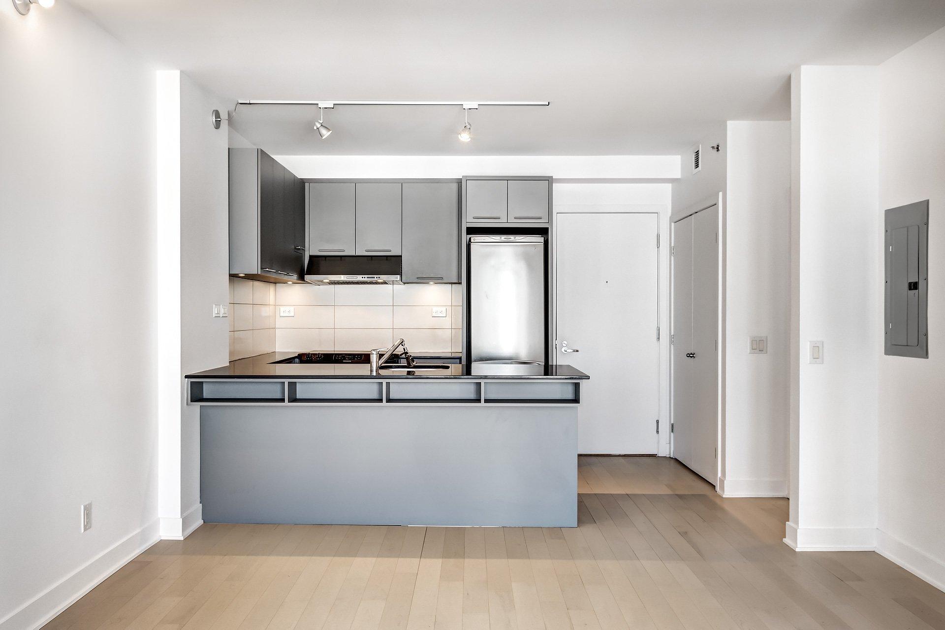 









1414


Rue Chomedey

, 1950,
Montréal (Ville-Marie),




QC
H3H0A2

