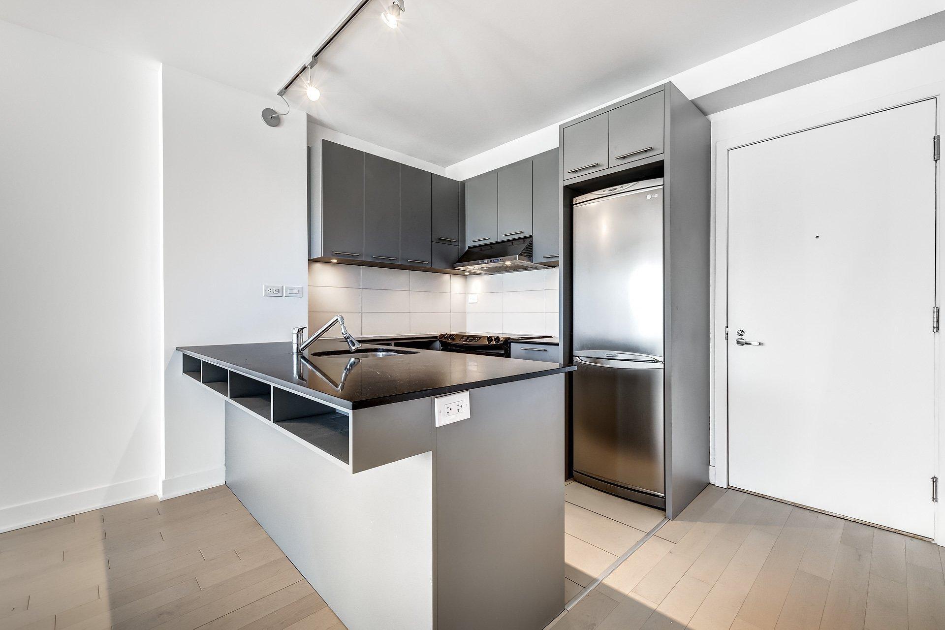 









1414


Rue Chomedey

, 1950,
Montréal (Ville-Marie),




QC
H3H0A2

