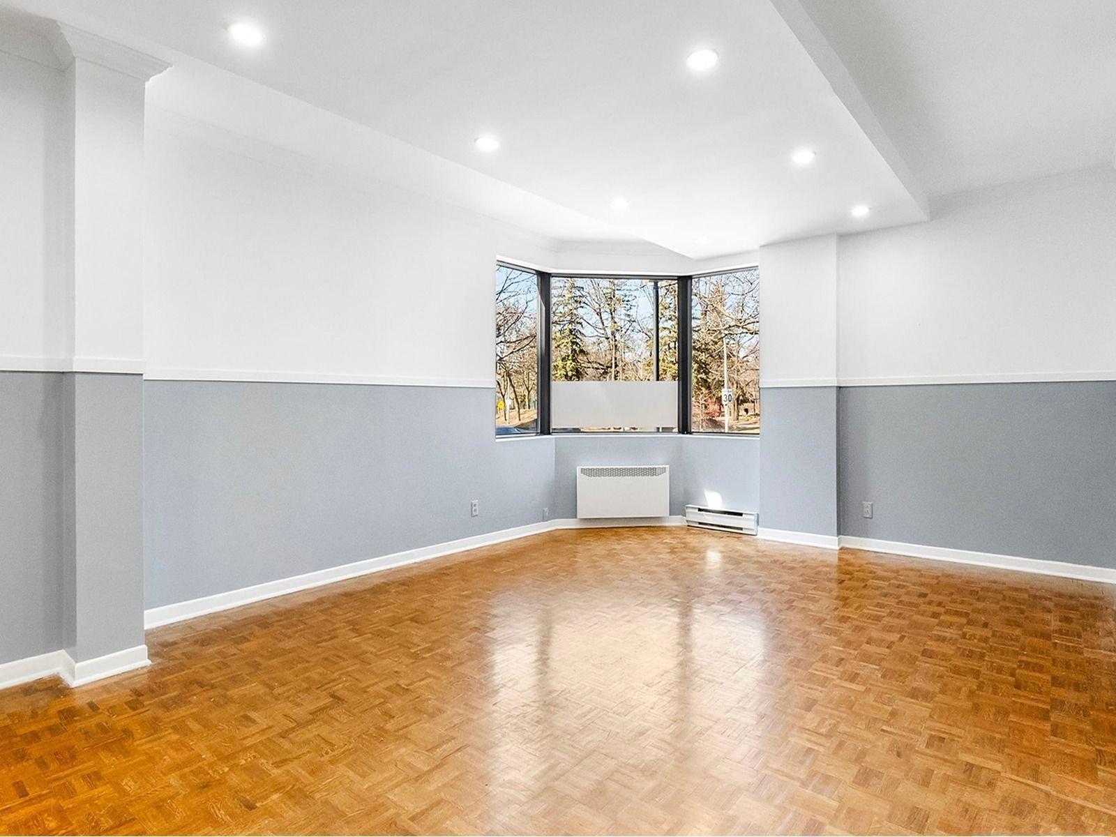 









5700


Av. Rembrandt

, 104,
Côte-Saint-Luc,




QC
H4W3E6

