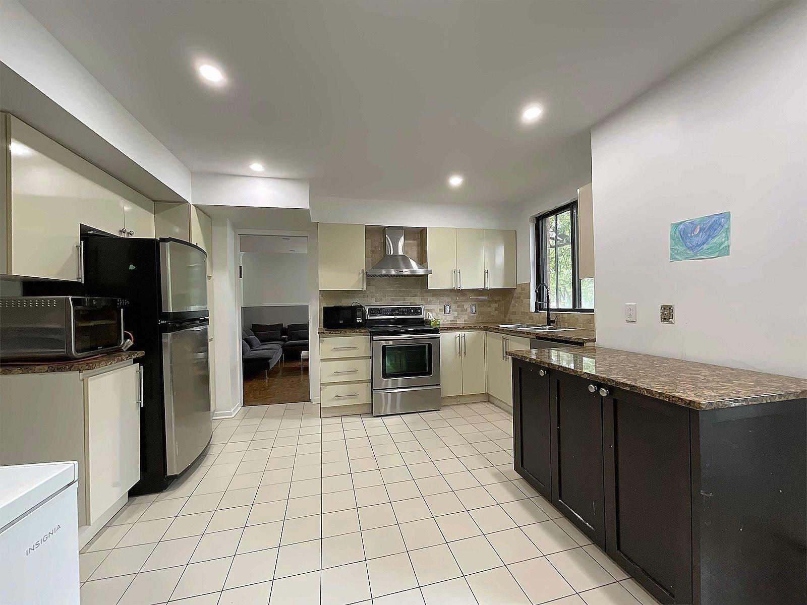 









5700


Av. Rembrandt

, 104,
Côte-Saint-Luc,




QC
H4W3E6

