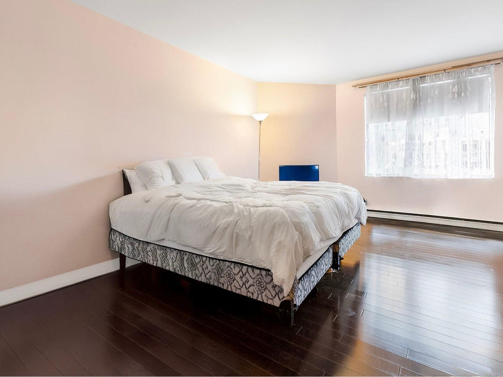 









5700


Av. Rembrandt

, 104,
Côte-Saint-Luc,




QC
H4W3E6

