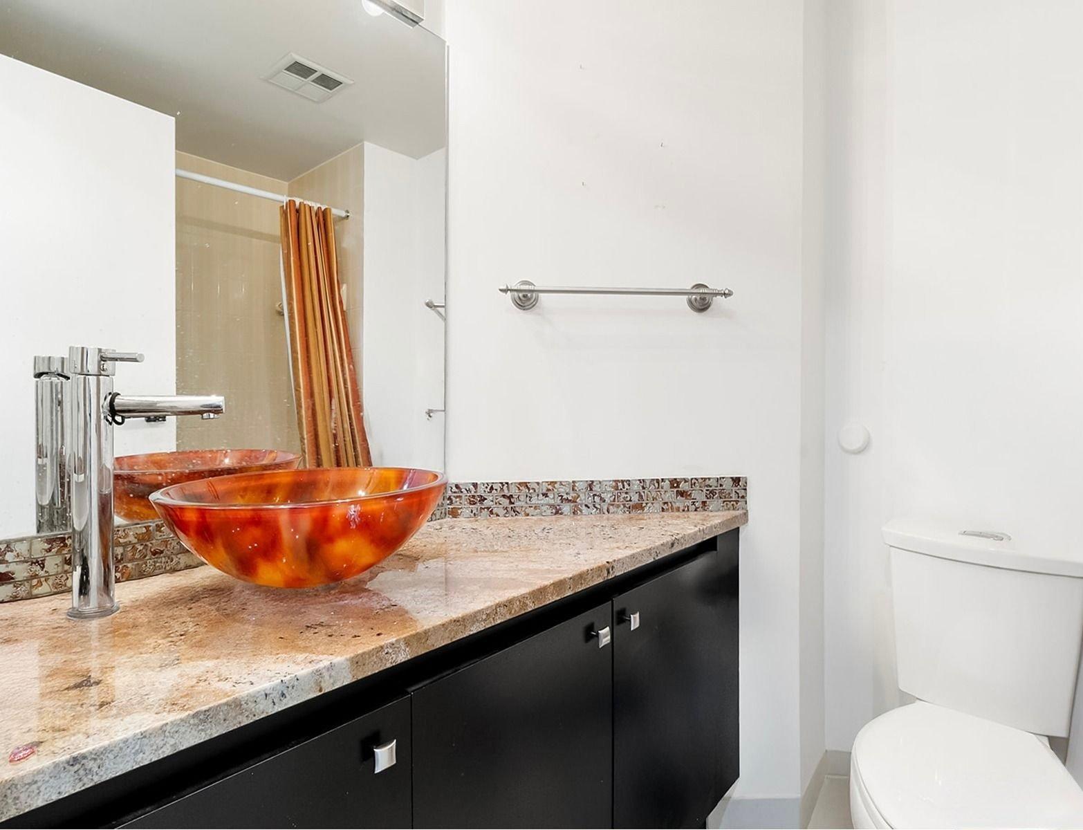 









5700


Av. Rembrandt

, 104,
Côte-Saint-Luc,




QC
H4W3E6

