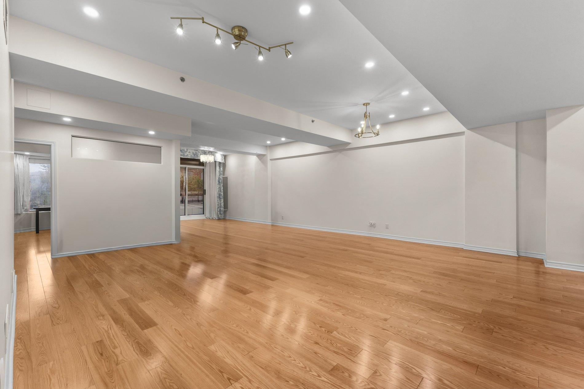 









1275


Av. Van Horne

, 41,
Montréal (Outremont),




QC
H2V1K5

