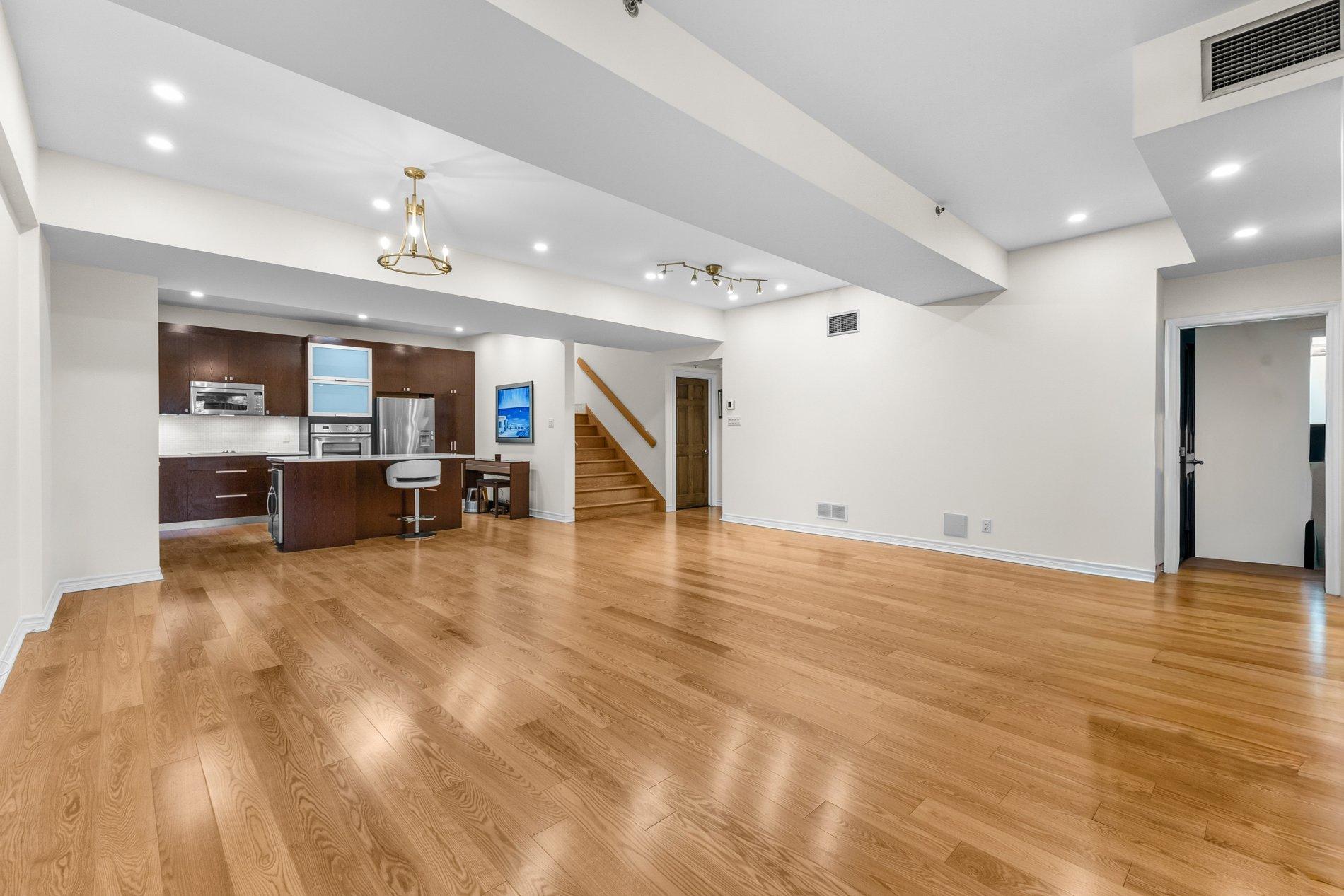 









1275


Av. Van Horne

, 41,
Montréal (Outremont),




QC
H2V1K5

