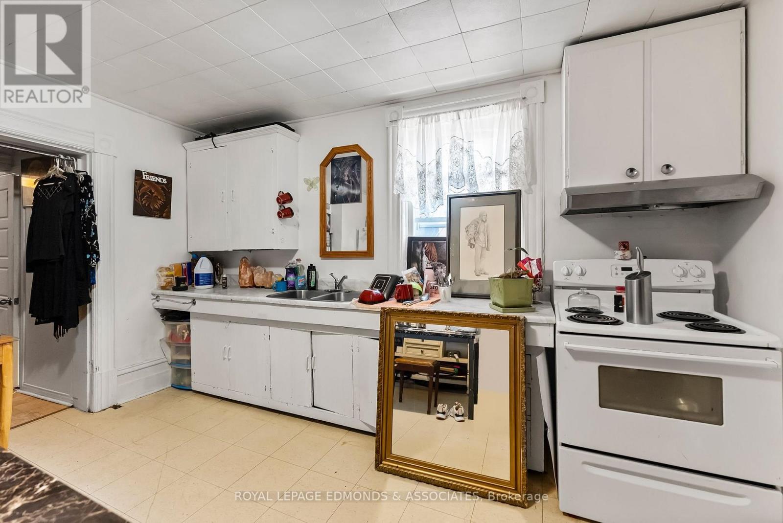 












394 PEMBROKE STREET E

,
Pembroke,




Ontario
K8A3K6

