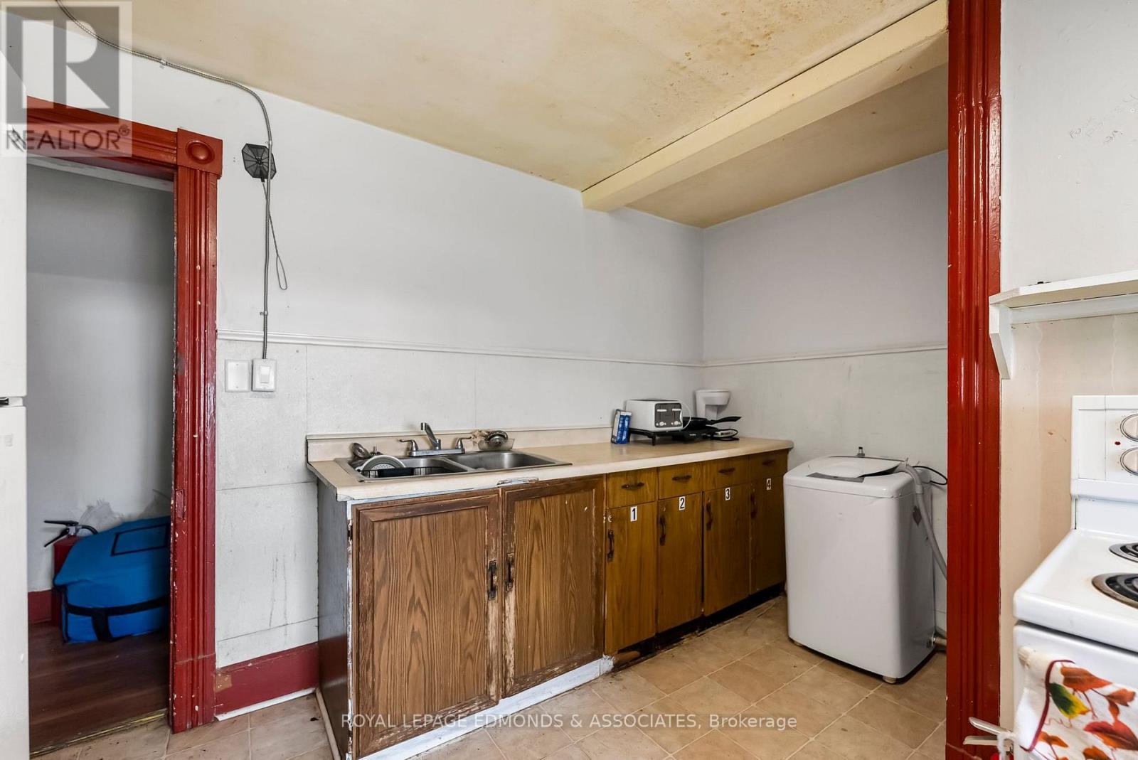 












394 PEMBROKE STREET E

,
Pembroke,




Ontario
K8A3K6

