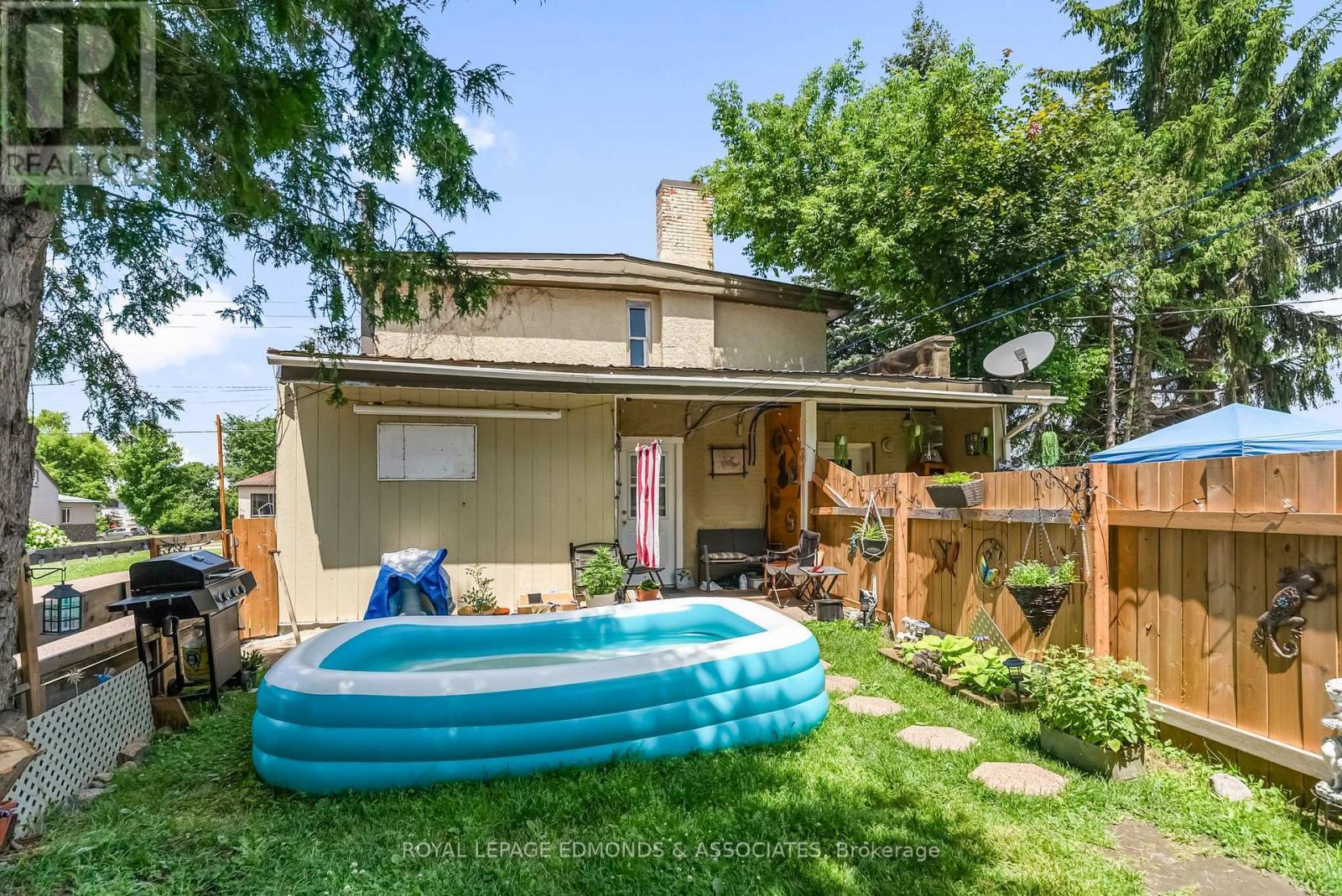 












394 PEMBROKE STREET E

,
Pembroke,




Ontario
K8A3K6

