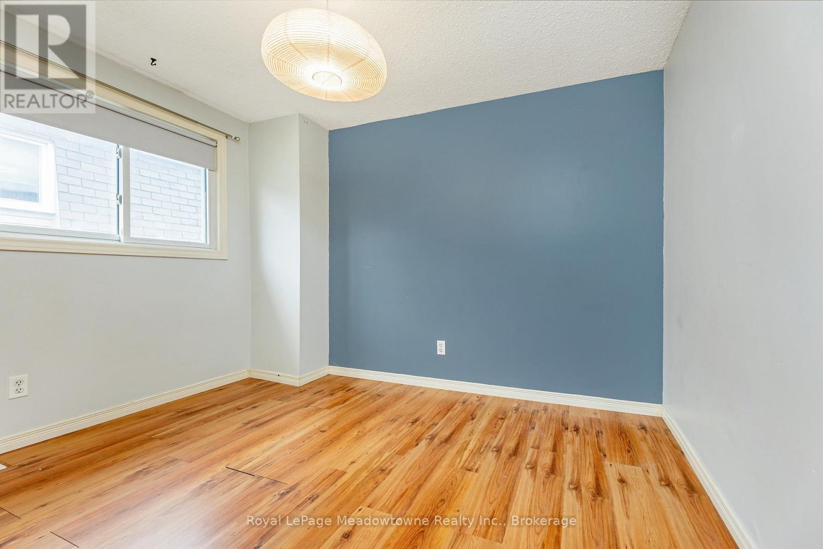 












30 CLUTHE CRESCENT

,
Kitchener,




Ontario
N2P1M8

