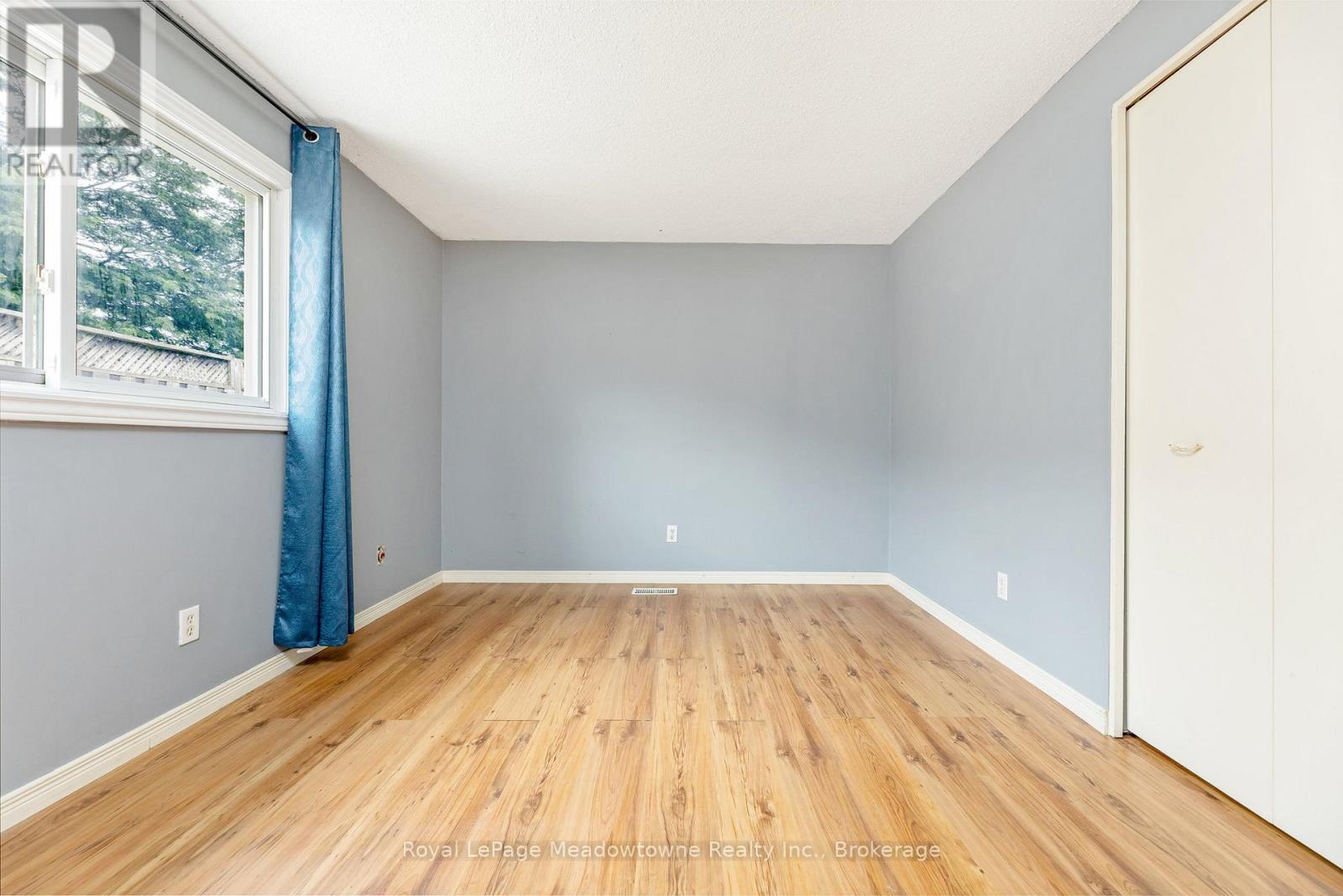 












30 CLUTHE CRESCENT

,
Kitchener,




Ontario
N2P1M8

