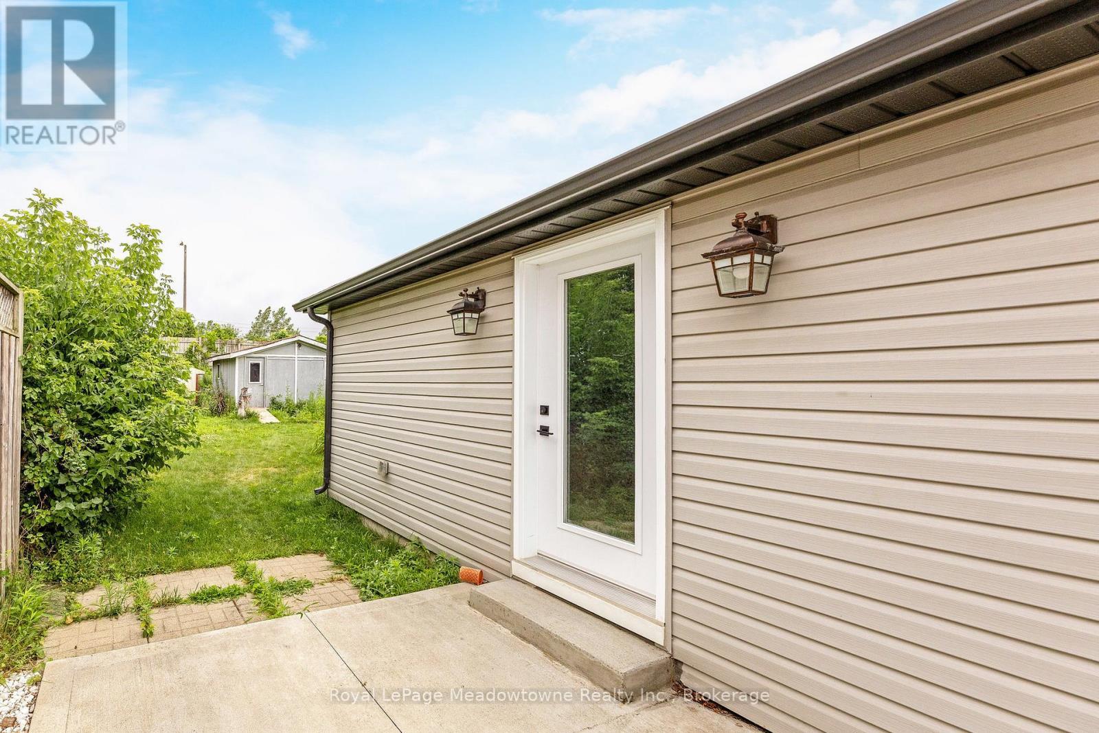 












30 CLUTHE CRESCENT

,
Kitchener,




Ontario
N2P1M8

