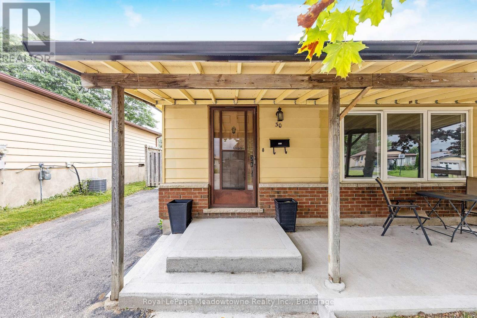 












30 CLUTHE CRESCENT

,
Kitchener,




Ontario
N2P1M8

