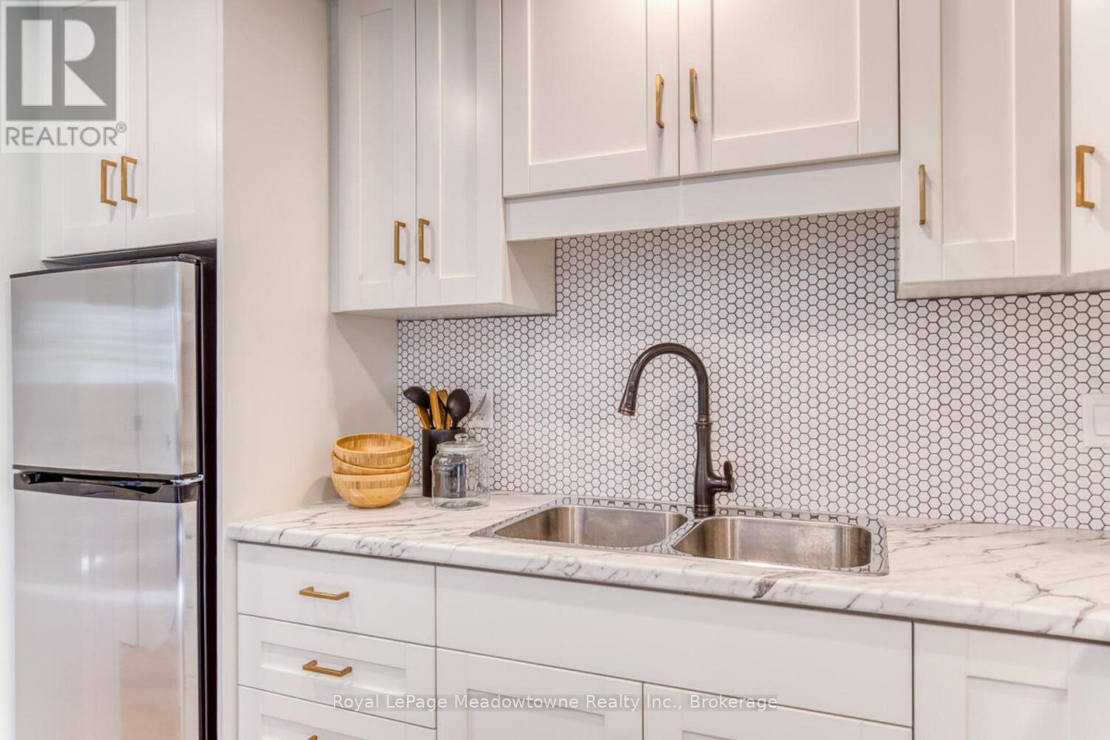 












30 CLUTHE CRESCENT

,
Kitchener,




Ontario
N2P1M8

