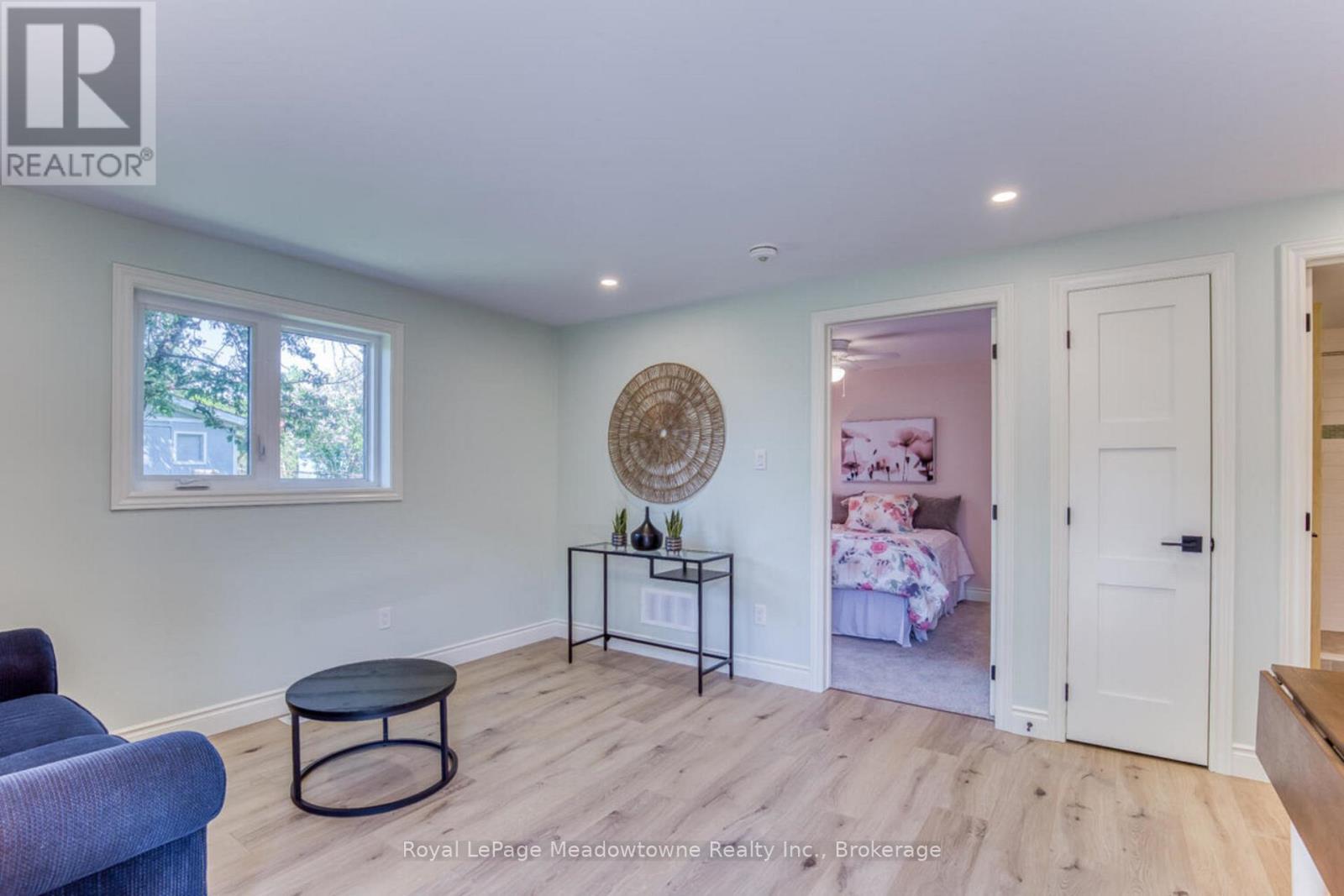 












30 CLUTHE CRESCENT

,
Kitchener,




Ontario
N2P1M8

