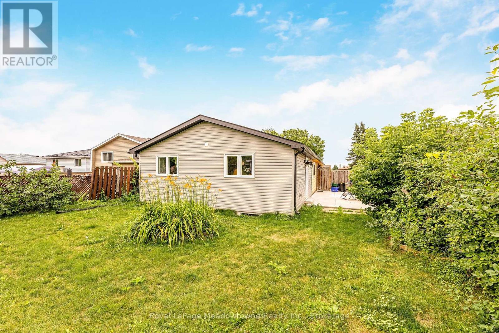 












30 CLUTHE CRESCENT

,
Kitchener,




Ontario
N2P1M8

