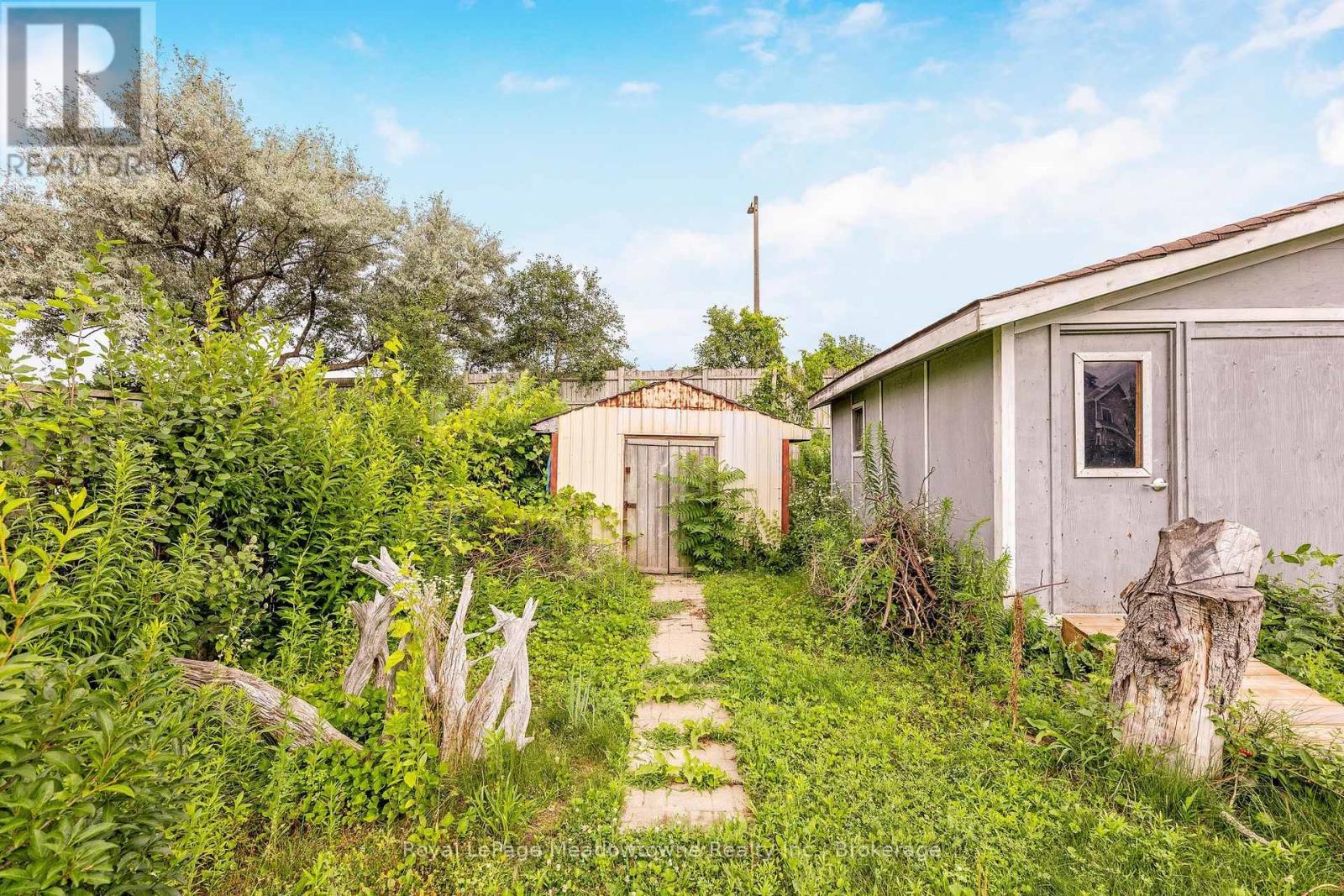 












30 CLUTHE CRESCENT

,
Kitchener,




Ontario
N2P1M8

