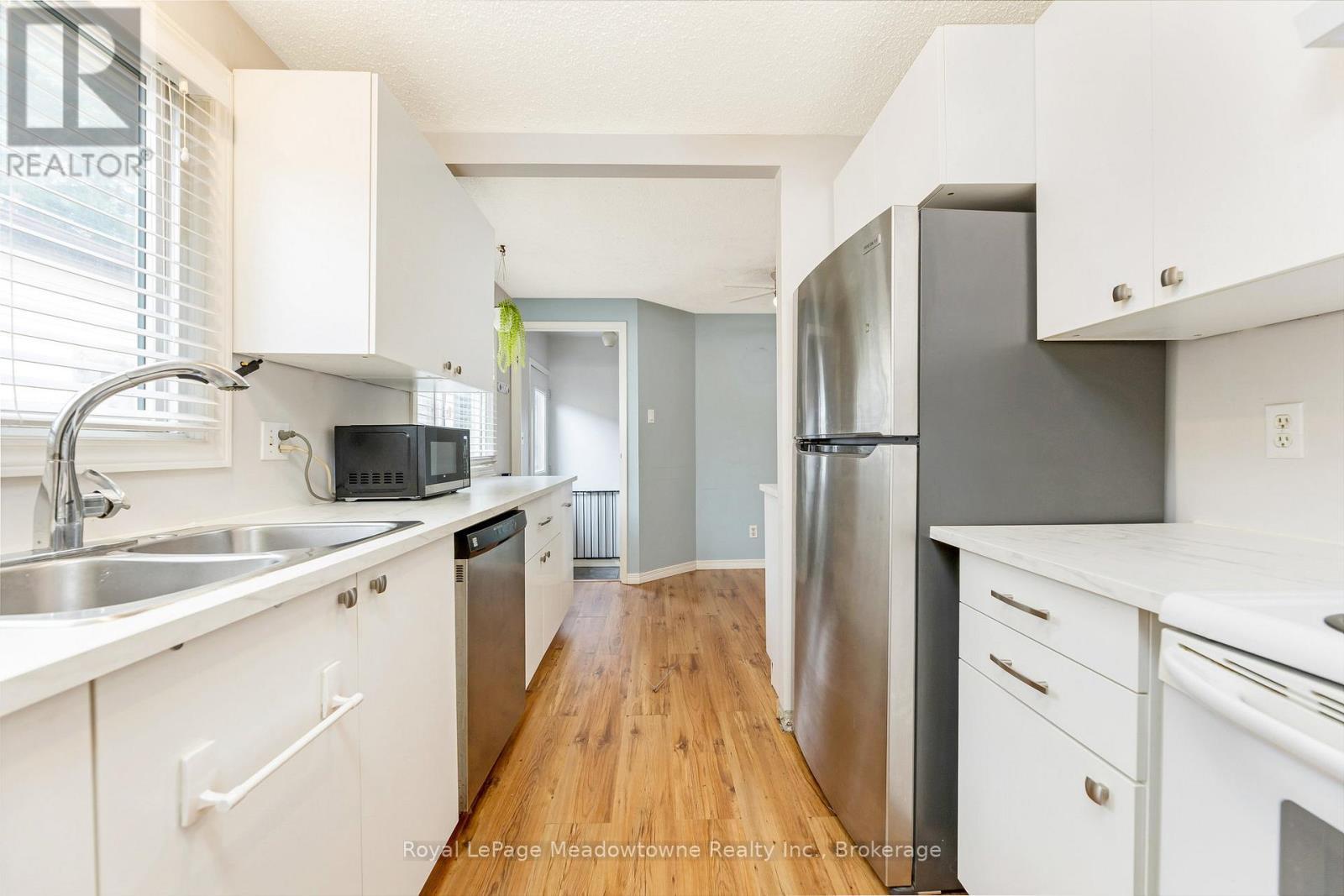 












30 CLUTHE CRESCENT

,
Kitchener,




Ontario
N2P1M8

