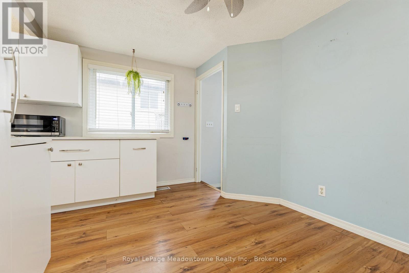 












30 CLUTHE CRESCENT

,
Kitchener,




Ontario
N2P1M8

