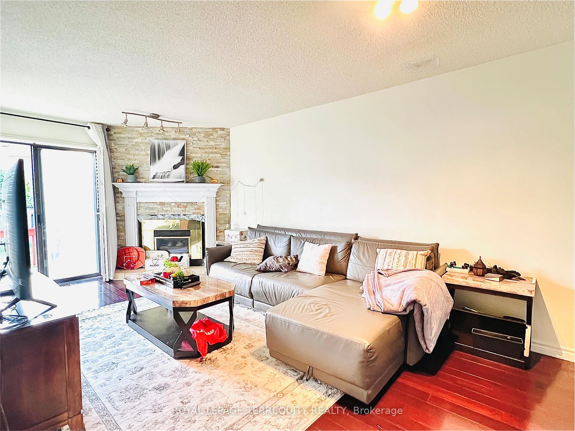 









531


Loretta

Court,
Mississauga,




ON
L5B 3S2

