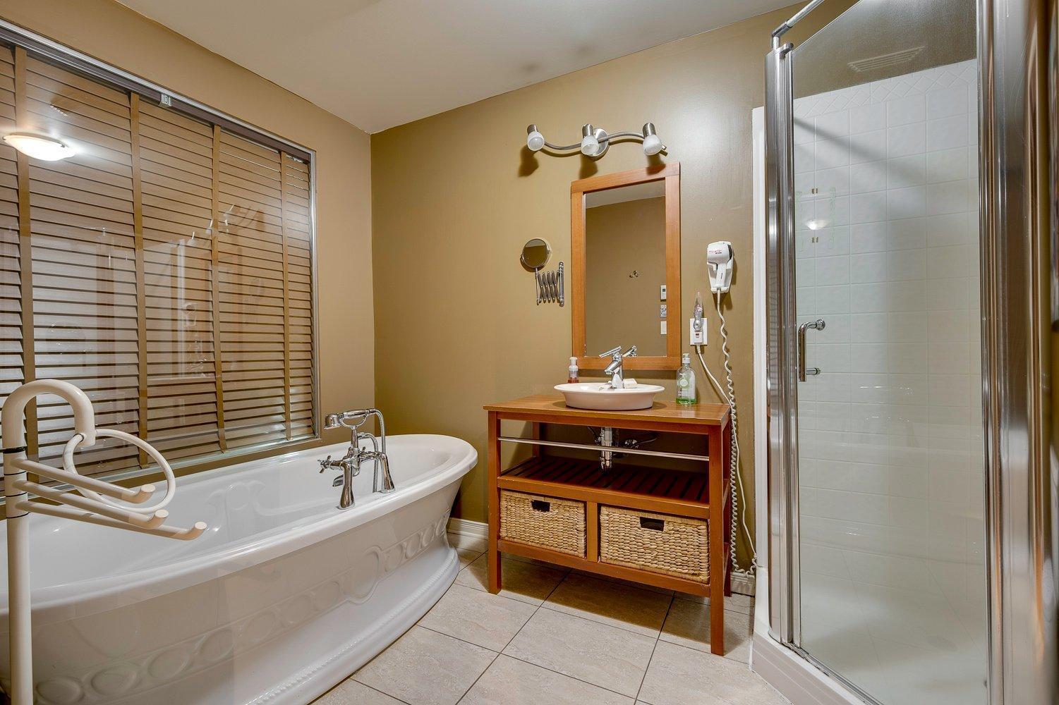 









570


Ch. des Frênes

, 3106,
Piedmont,




QC
J0R1K0

