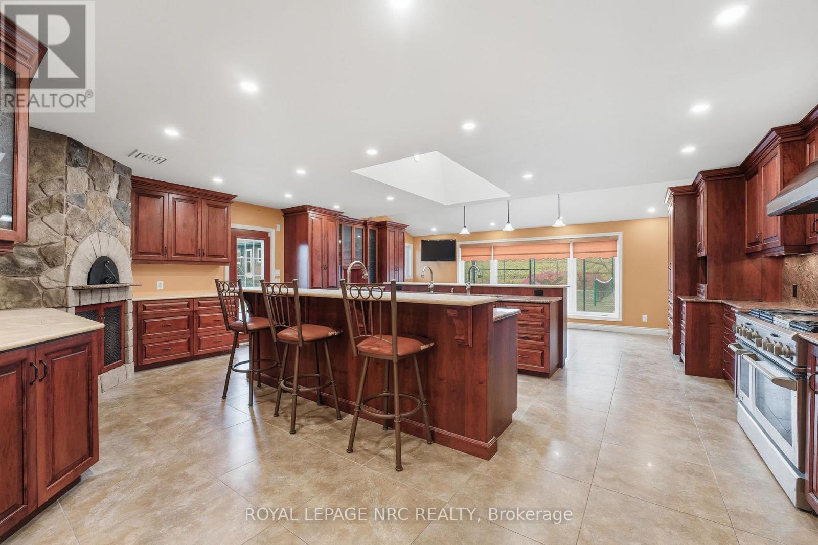 












4850 HILLSIDE DRIVE

,
Lincoln,




Ontario
L0R1B0

