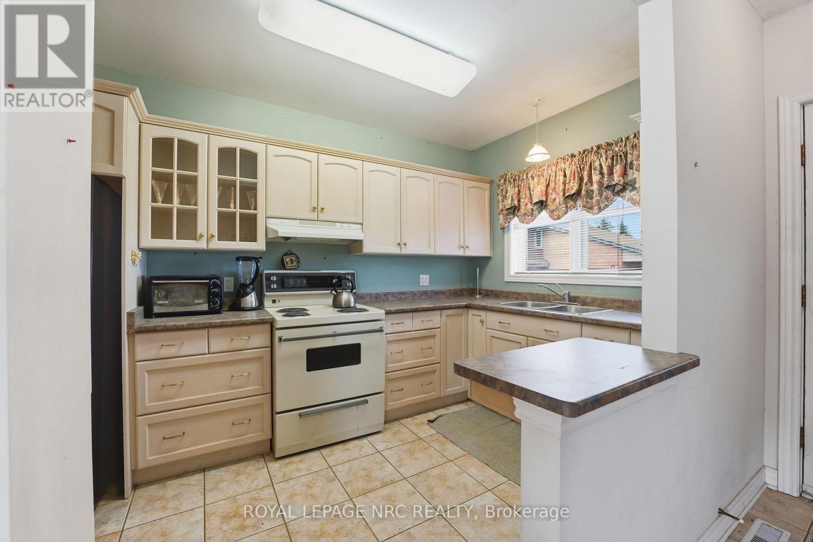 












4850 HILLSIDE DRIVE

,
Lincoln,




Ontario
L0R1B0

