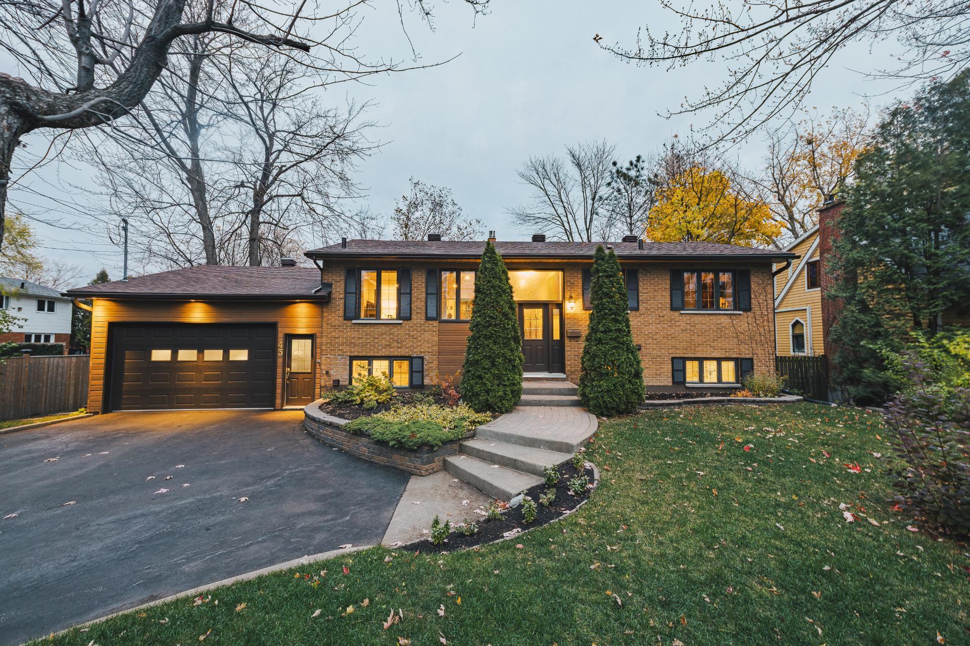 









43


Av. Bayview

,
Pointe-Claire,




QC
H9S5C1

