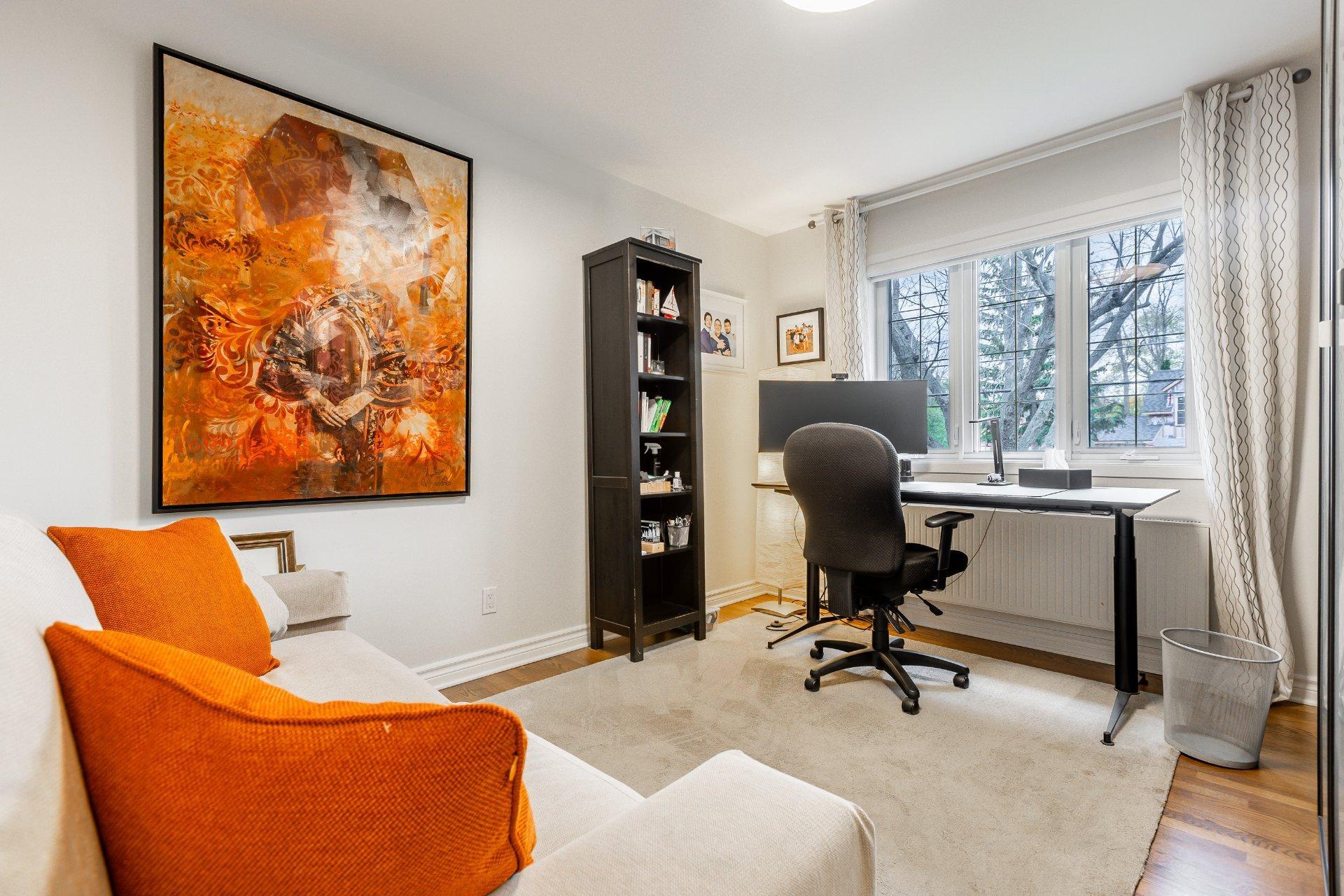 









43


Av. Bayview

,
Pointe-Claire,




QC
H9S5C1

