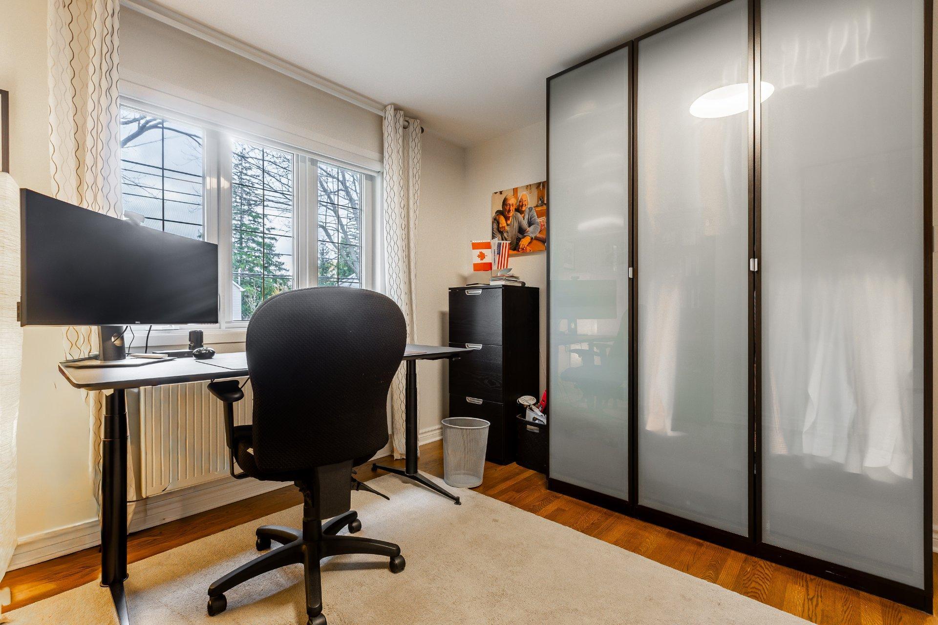 









43


Av. Bayview

,
Pointe-Claire,




QC
H9S5C1

