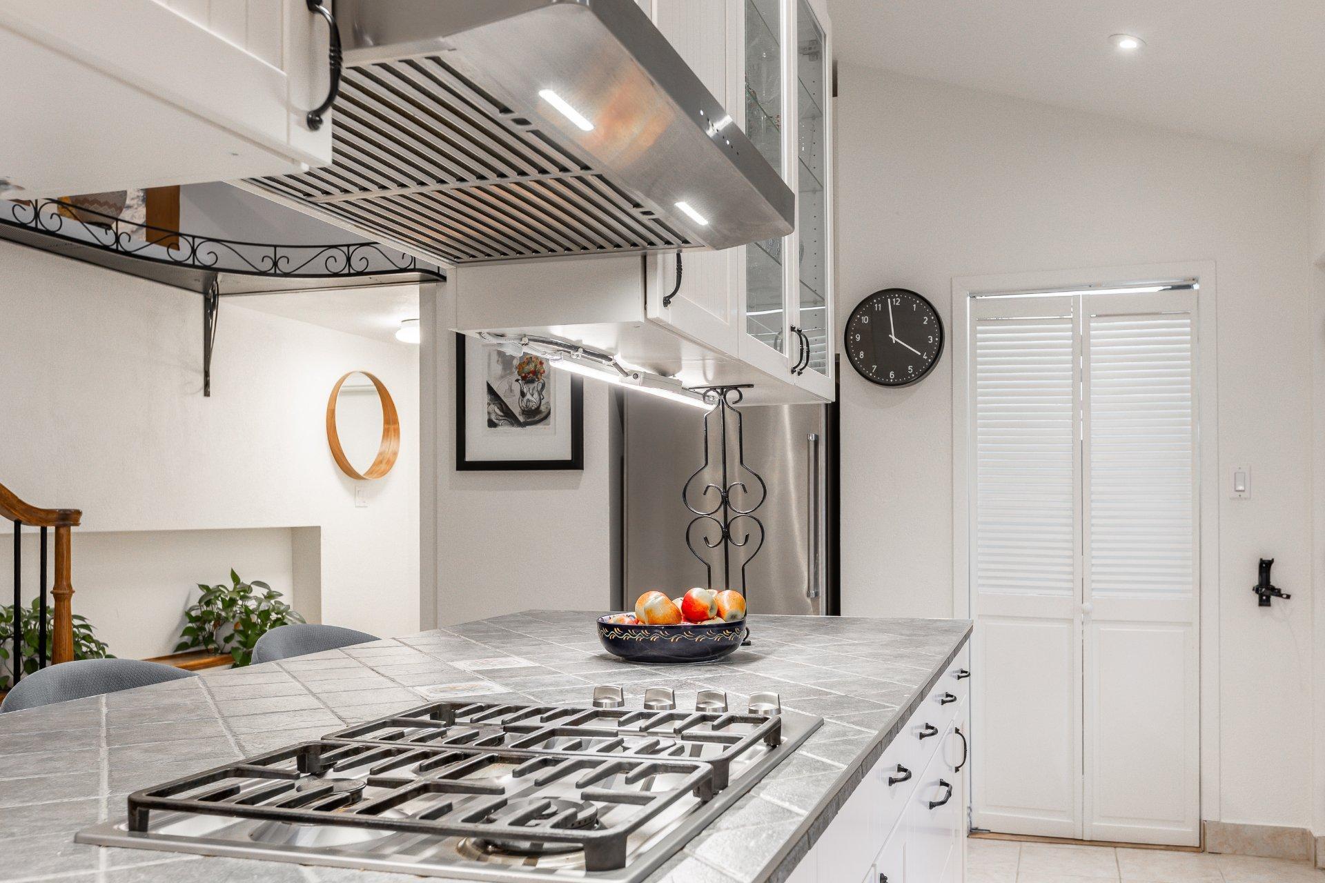 









43


Av. Bayview

,
Pointe-Claire,




QC
H9S5C1

