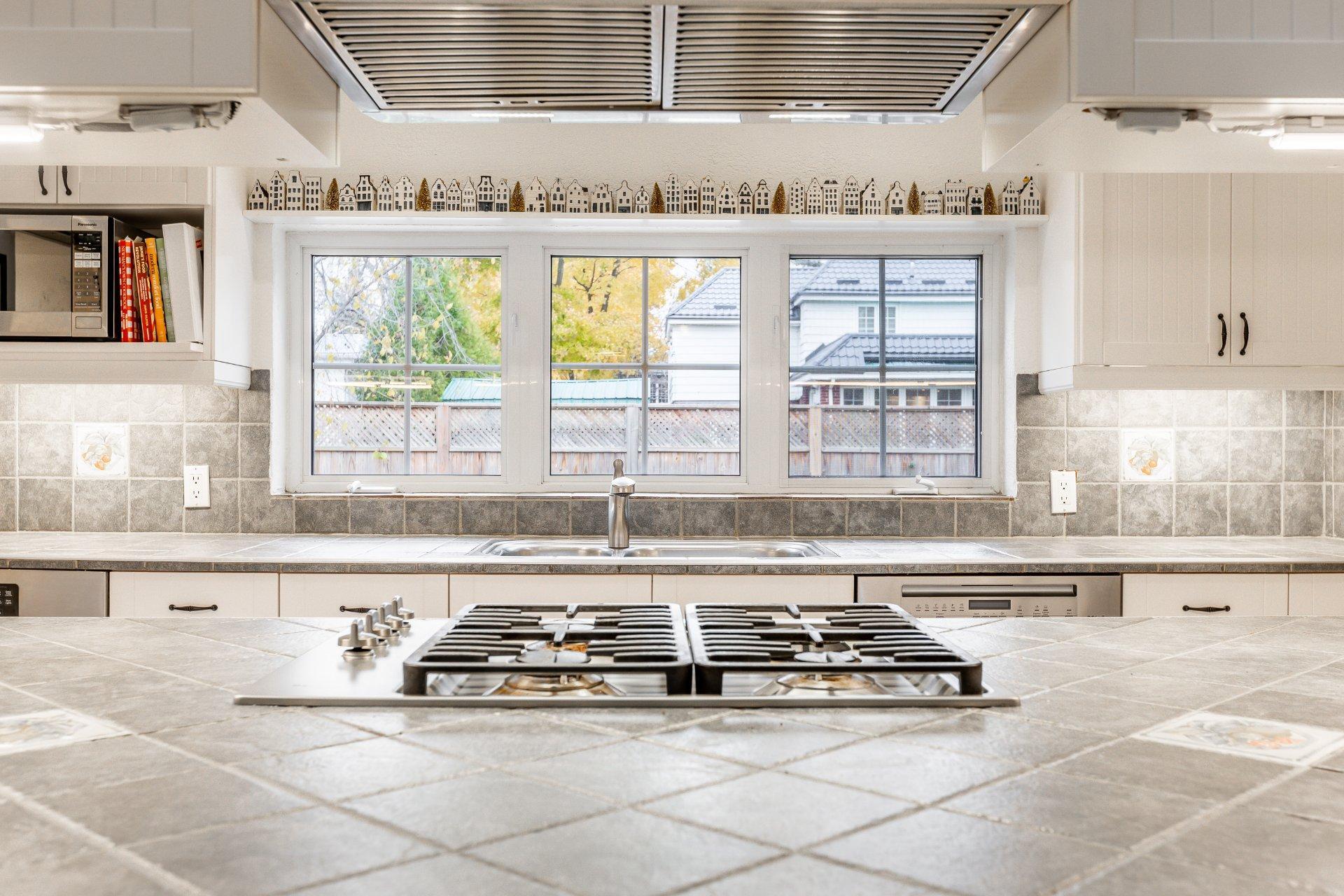 









43


Av. Bayview

,
Pointe-Claire,




QC
H9S5C1

