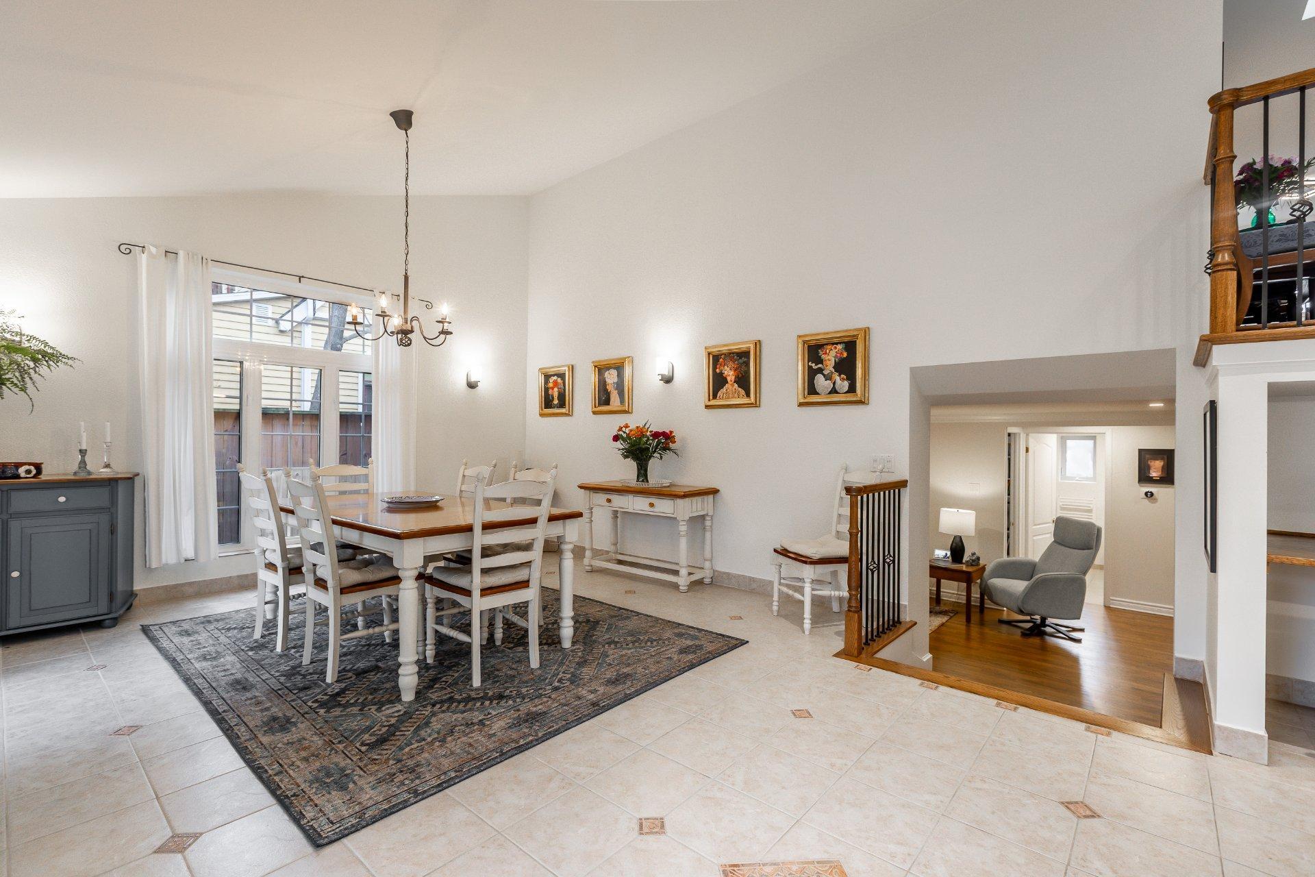 









43


Av. Bayview

,
Pointe-Claire,




QC
H9S5C1

