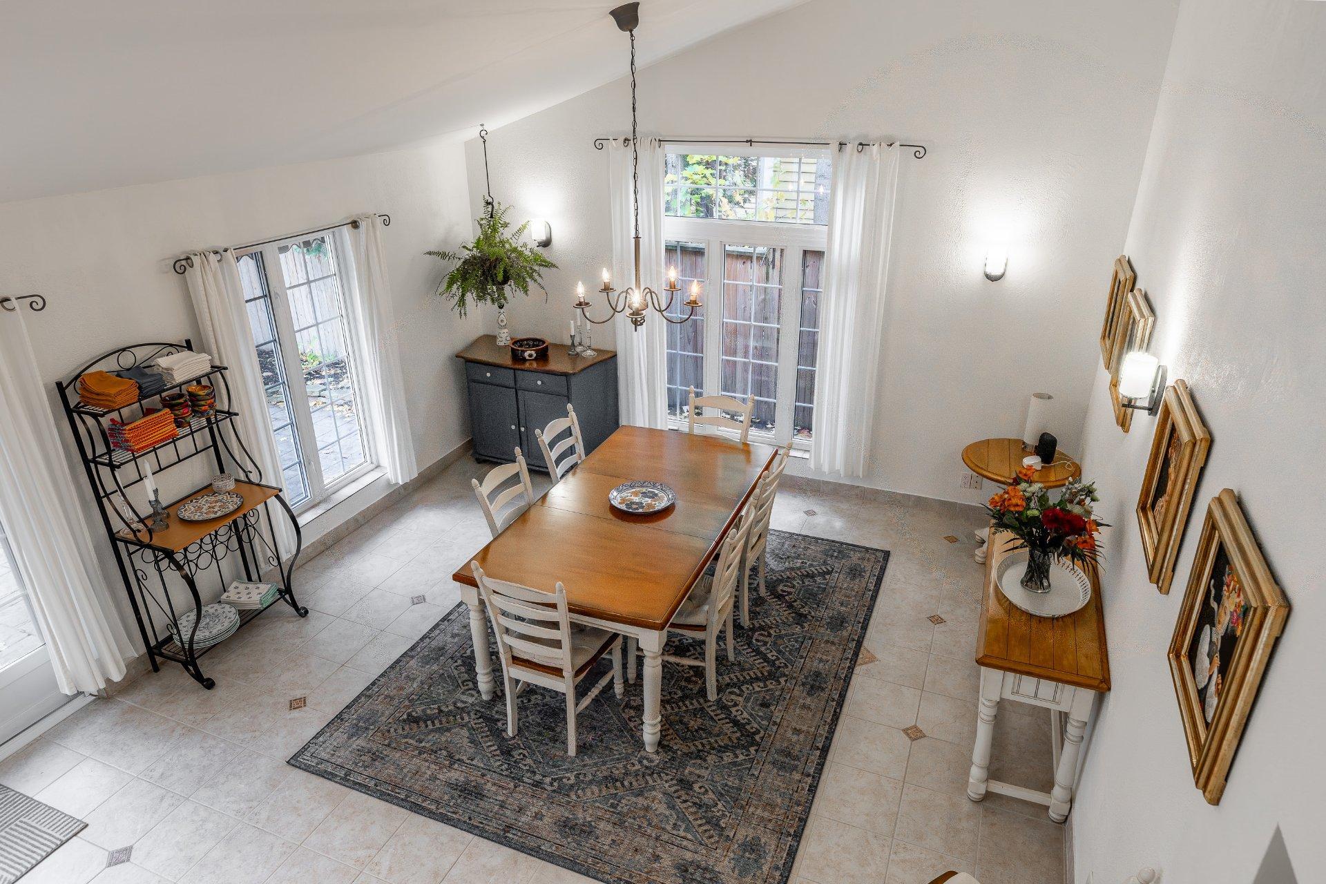 









43


Av. Bayview

,
Pointe-Claire,




QC
H9S5C1

