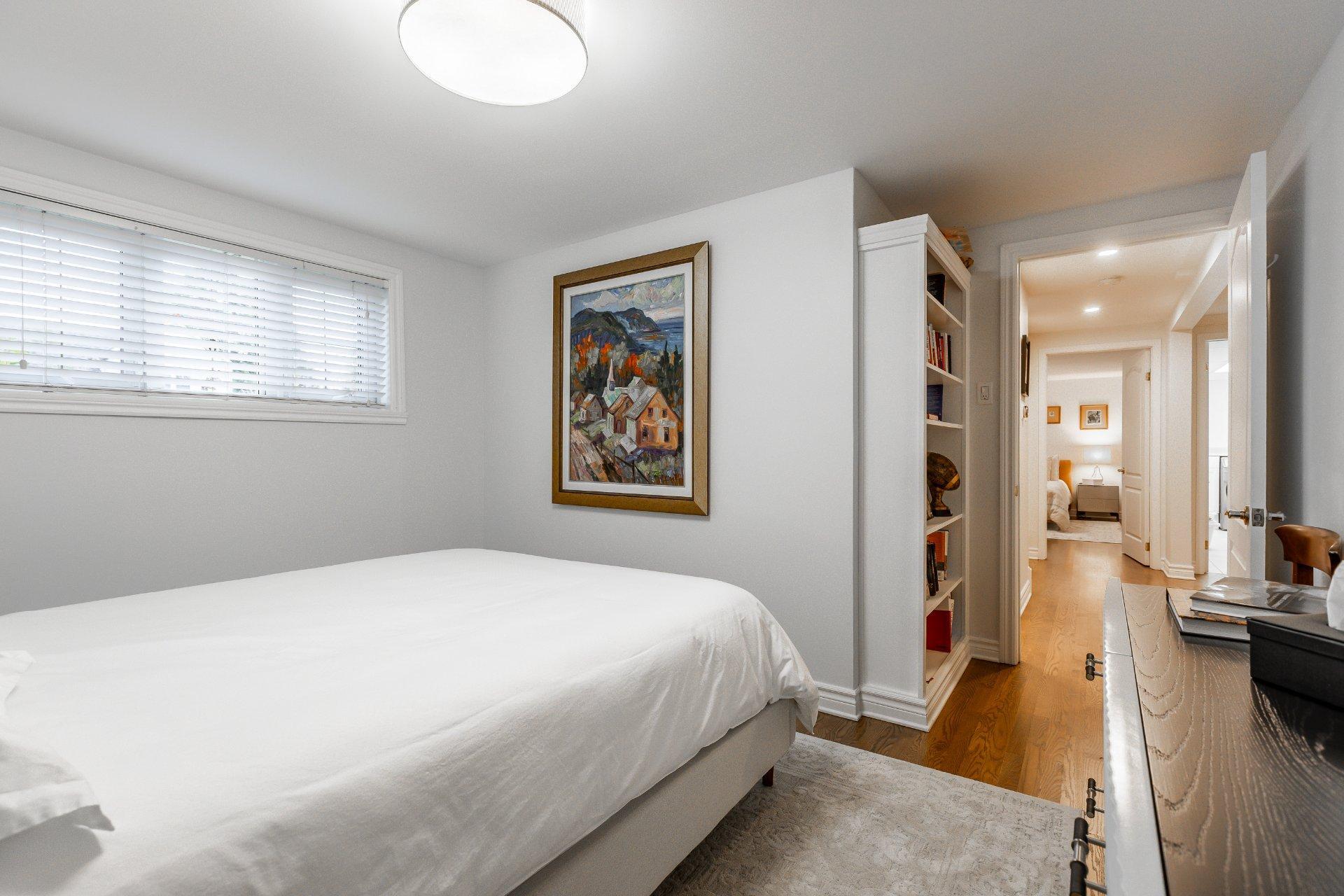 









43


Av. Bayview

,
Pointe-Claire,




QC
H9S5C1

