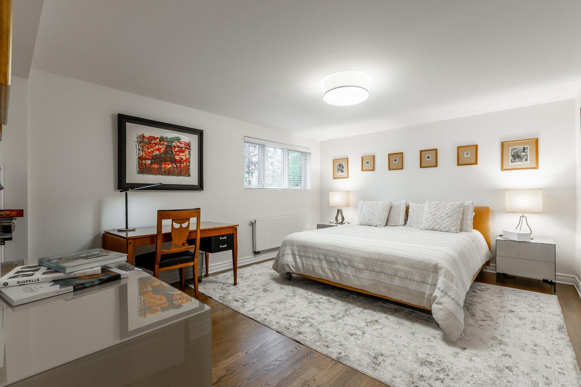 









43


Av. Bayview

,
Pointe-Claire,




QC
H9S5C1

