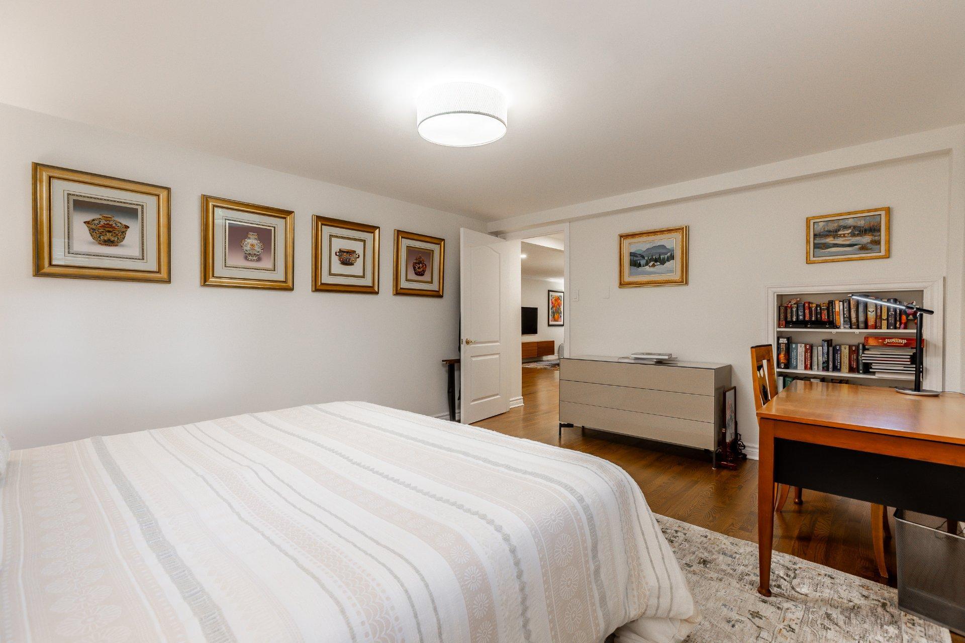 









43


Av. Bayview

,
Pointe-Claire,




QC
H9S5C1

