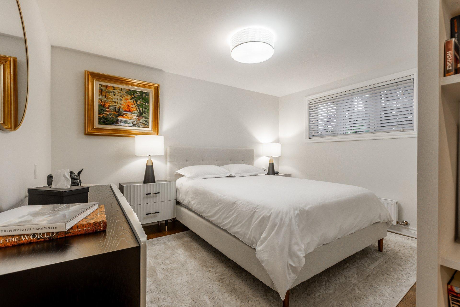 









43


Av. Bayview

,
Pointe-Claire,




QC
H9S5C1

