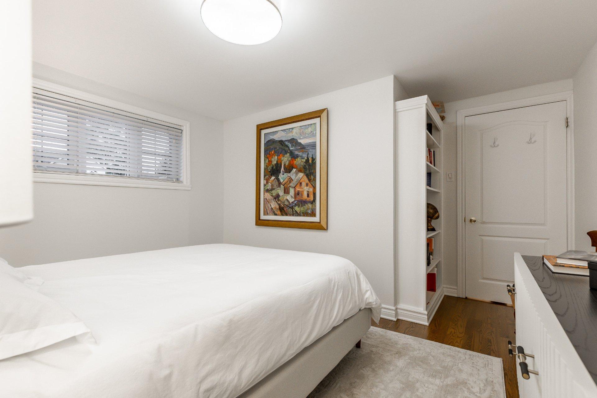 









43


Av. Bayview

,
Pointe-Claire,




QC
H9S5C1

