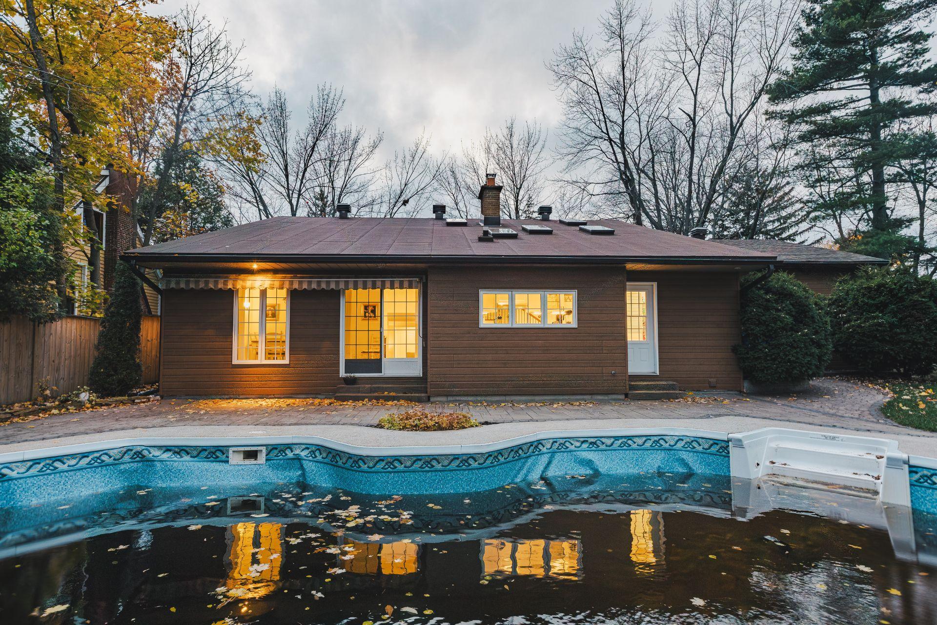 









43


Av. Bayview

,
Pointe-Claire,




QC
H9S5C1

